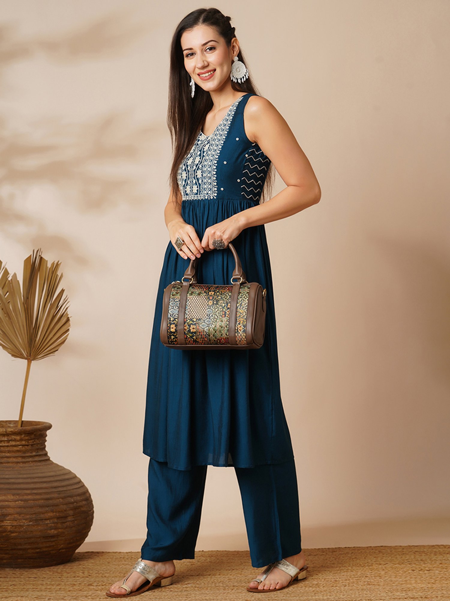 Glo By Globus Multi Ethnic Motifs Printed Medium Duffle Bag