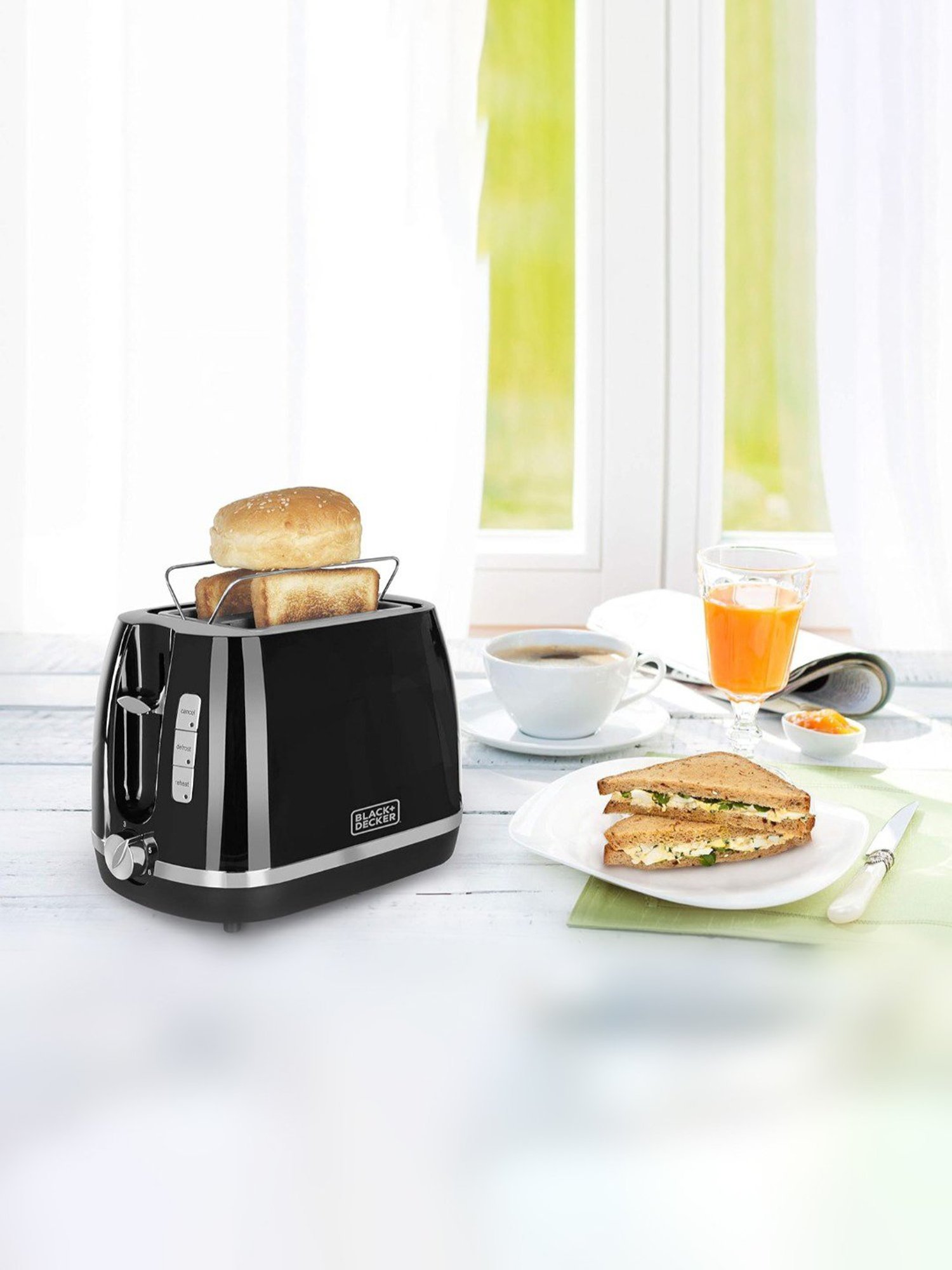Black+Decker BXTO0202IN Toaster 870W with Bun Warmer & Browning Control (Black)