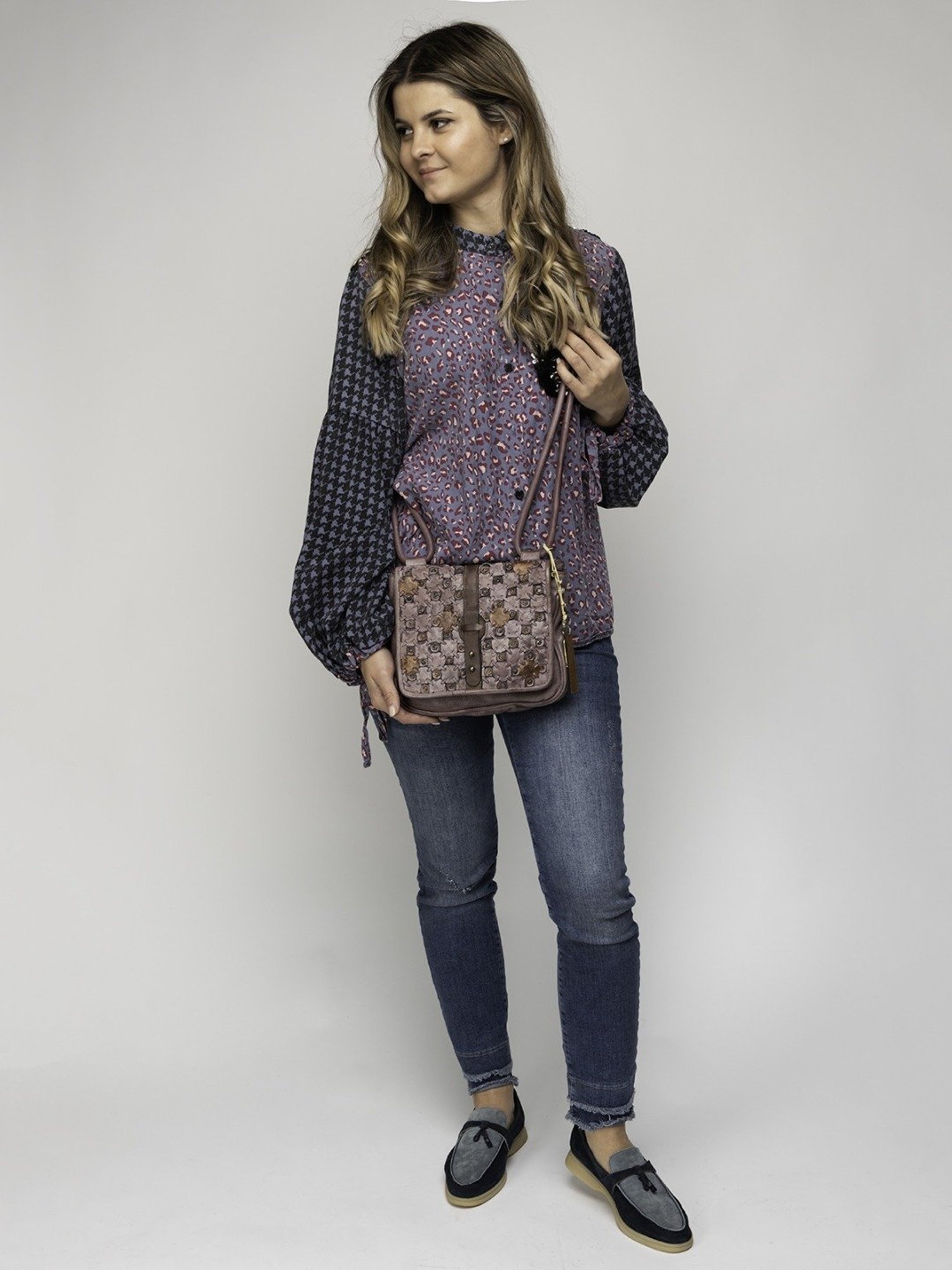 Art N Vintage Bettina Quail Pink Leather Textured Medium Sling Handbag