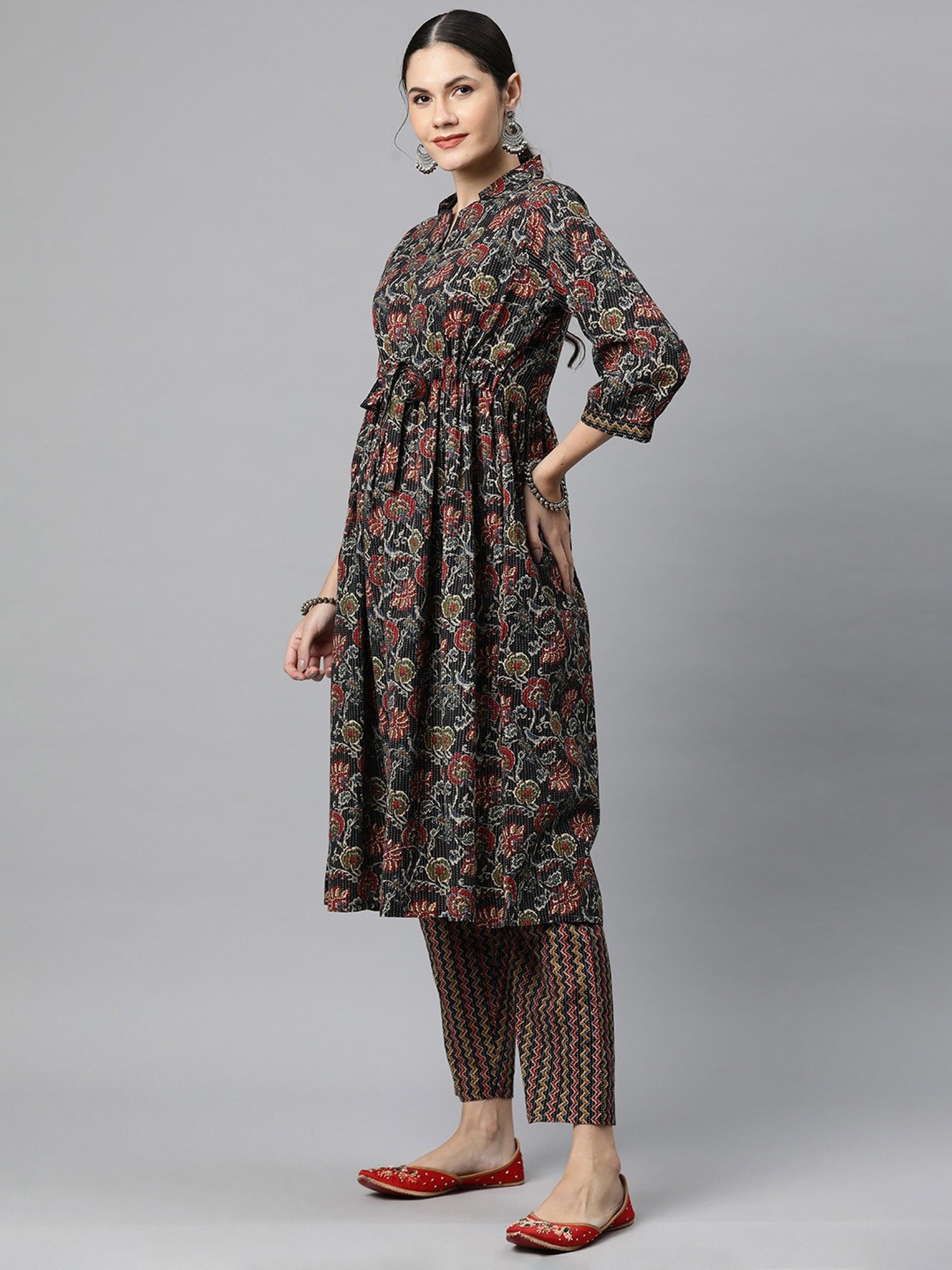 READIPRINT FASHIONS Black Cotton Floral Print Kurta Pant Set