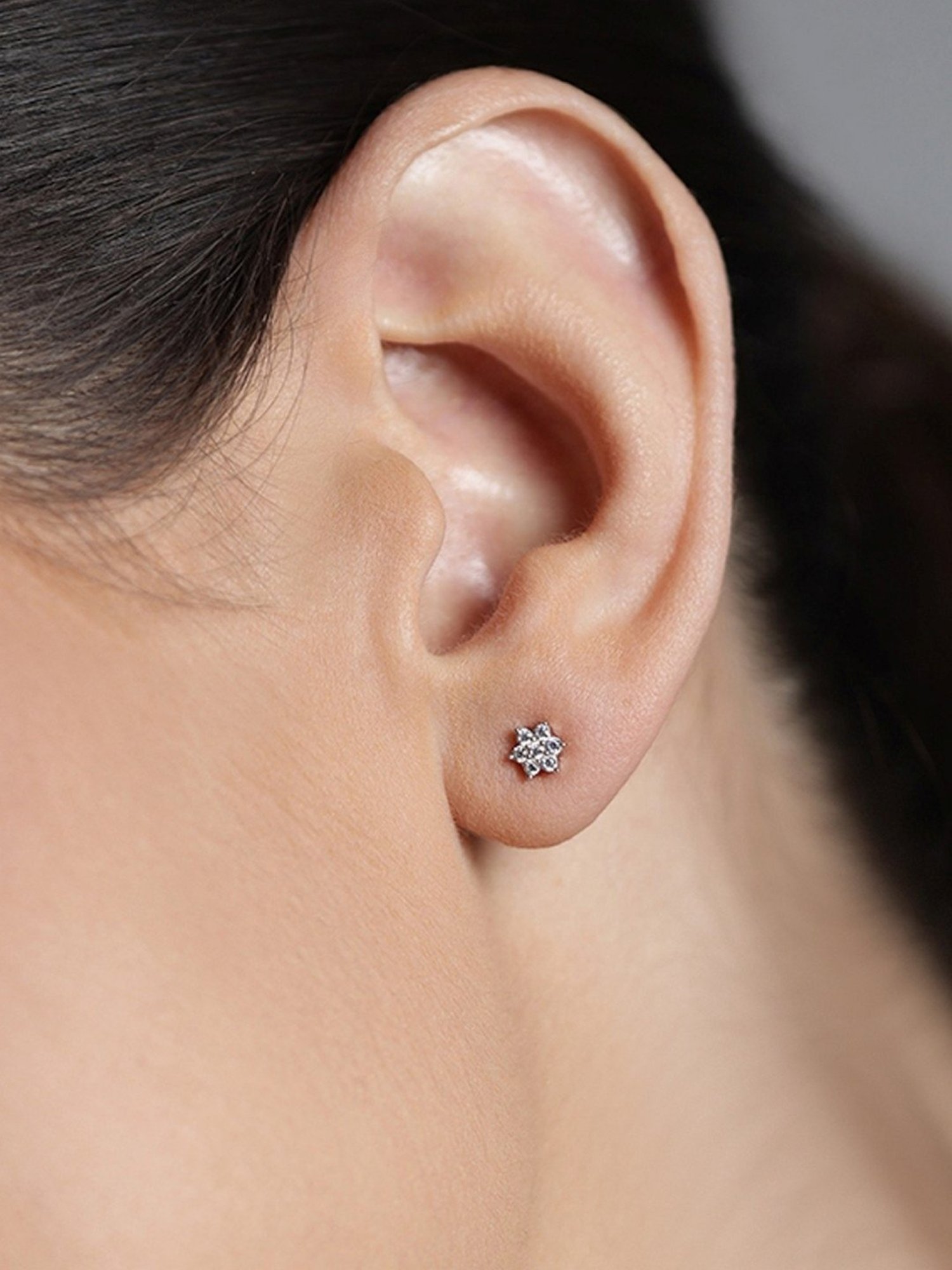 Zavya Enchanting Floral 92.5 Sterling Silver in Gold Plating Stud