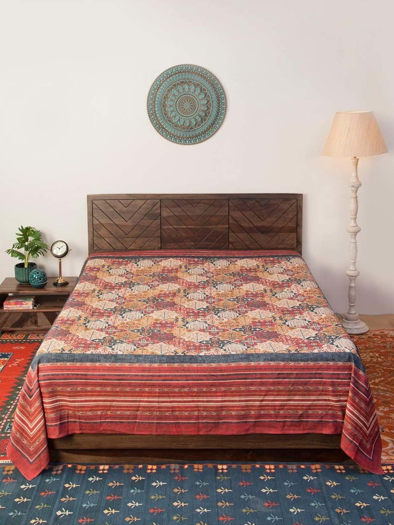 DDECOR Live beautiful Geometric Insignia Dove 210 TC Cotton Comforters - Set of 3