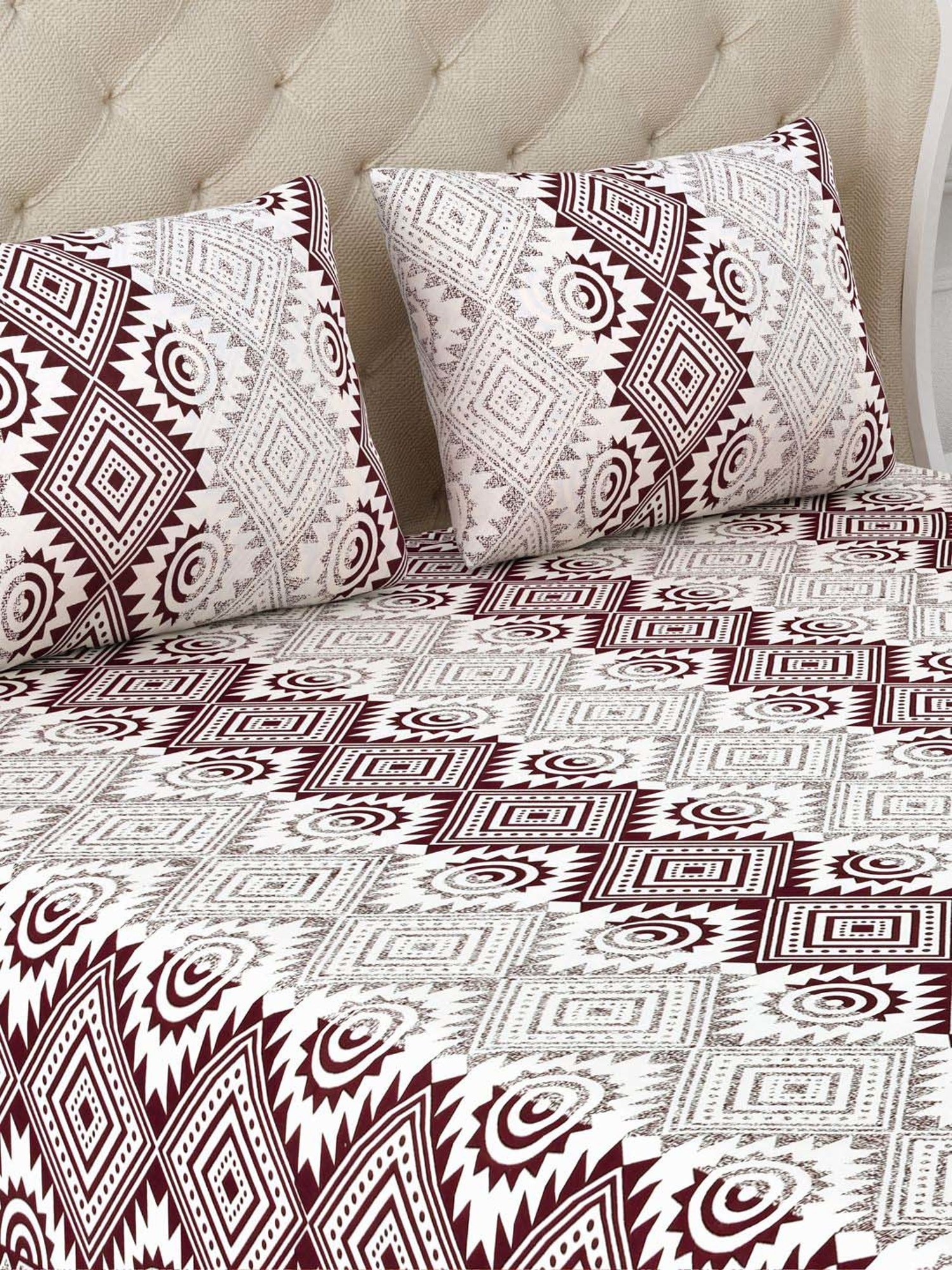 Aapno Rajasthan Thar Sand Dunes White & Maroon Cotton 140 GSM Double Bedsheet With 2 Pillow Cover