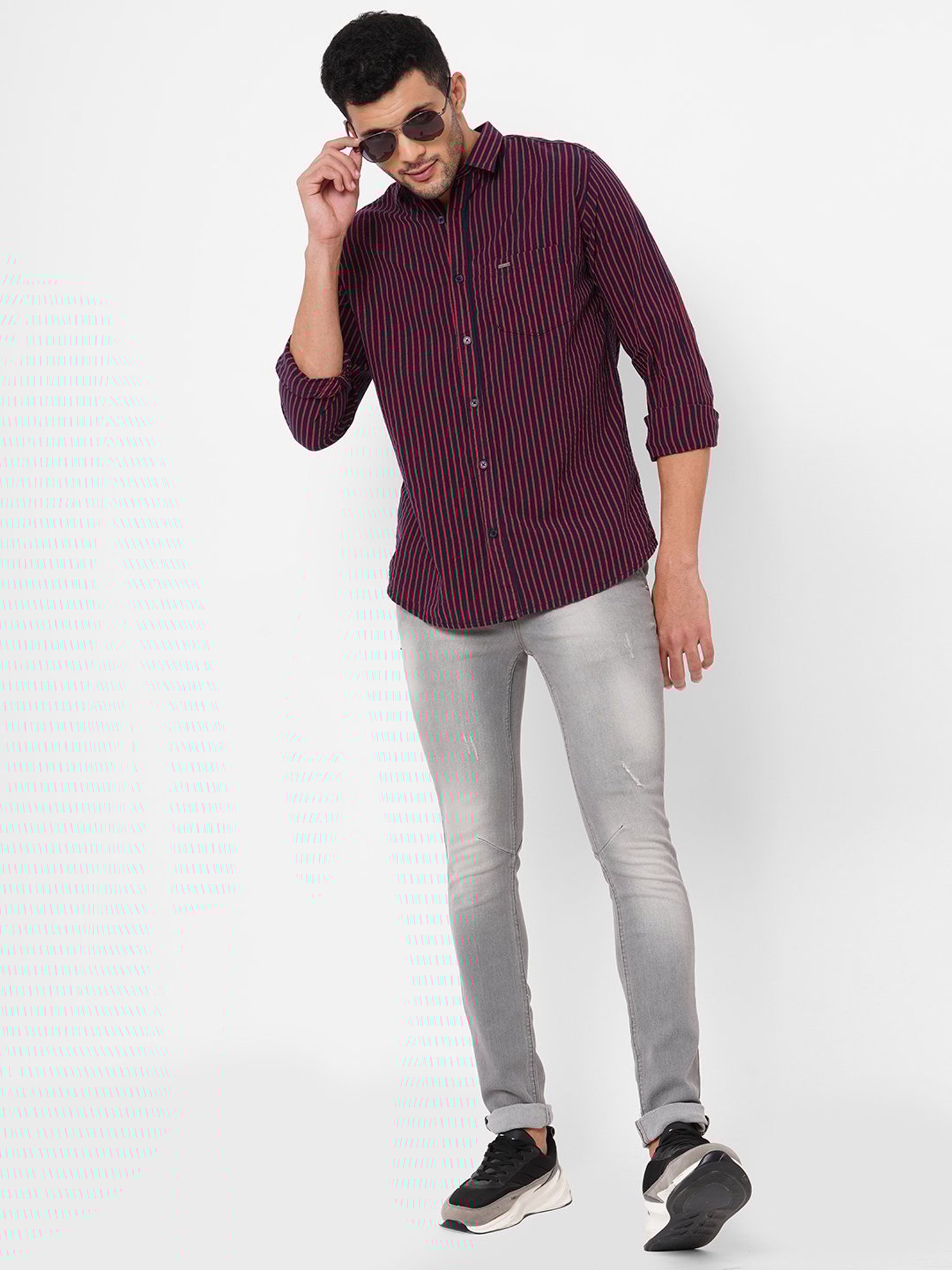 SOLEMIO Blue & Red Slim Fit Striped Shirt