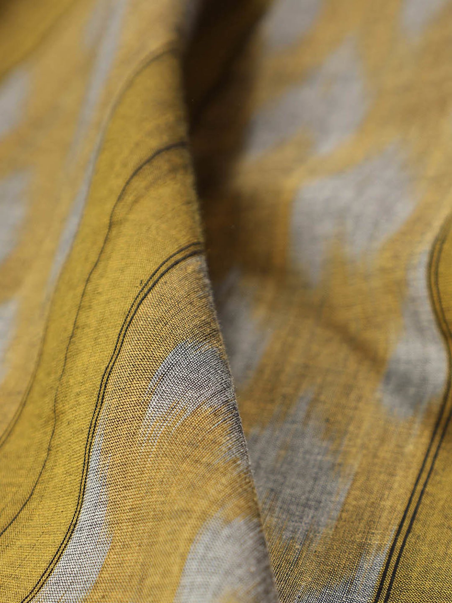 Taneira Yellow Cotton Printed Saree With Unstitched Blouse Piece