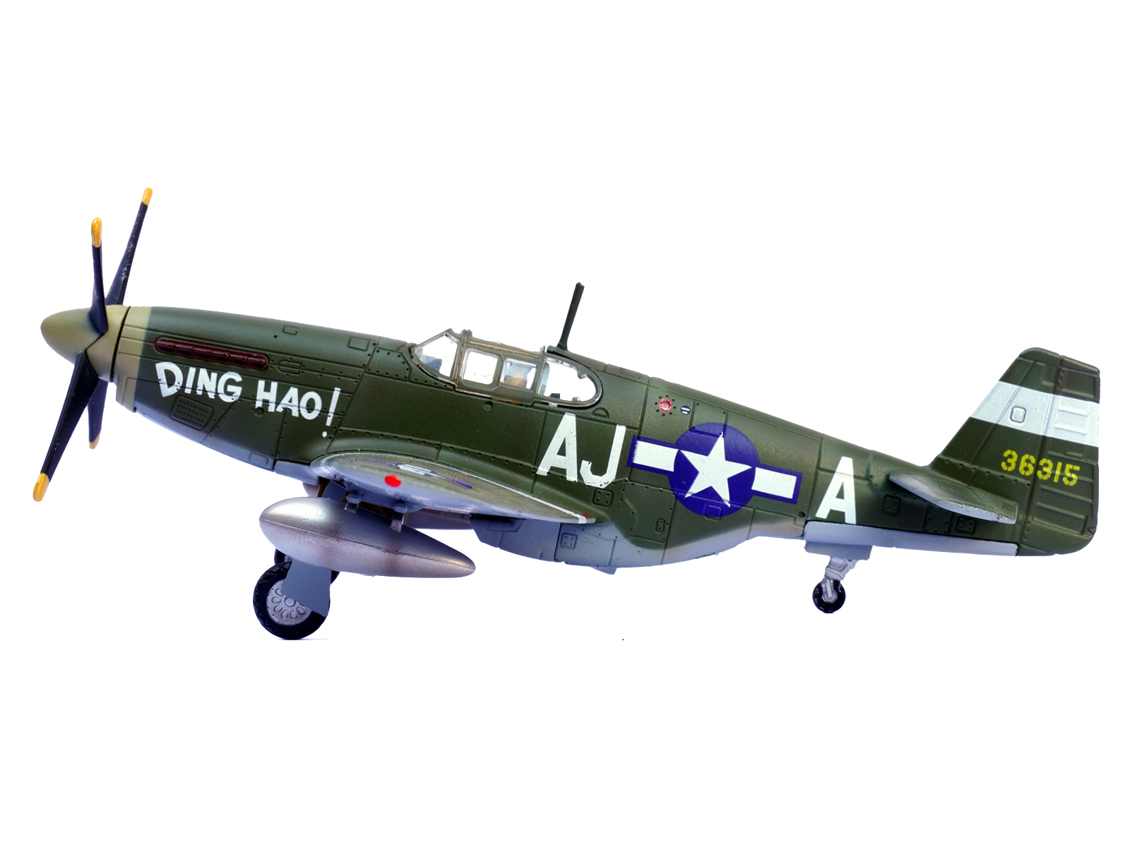 North American P-51D Mustang Fighter Aircraft "Lt. Col. McComas 118th Tactical Reconnaissance Squadron 23rd Fighter Group China" (1945) United States Army Air Force "Air Power Series" 1/48 Diecast Model by Hobby Master