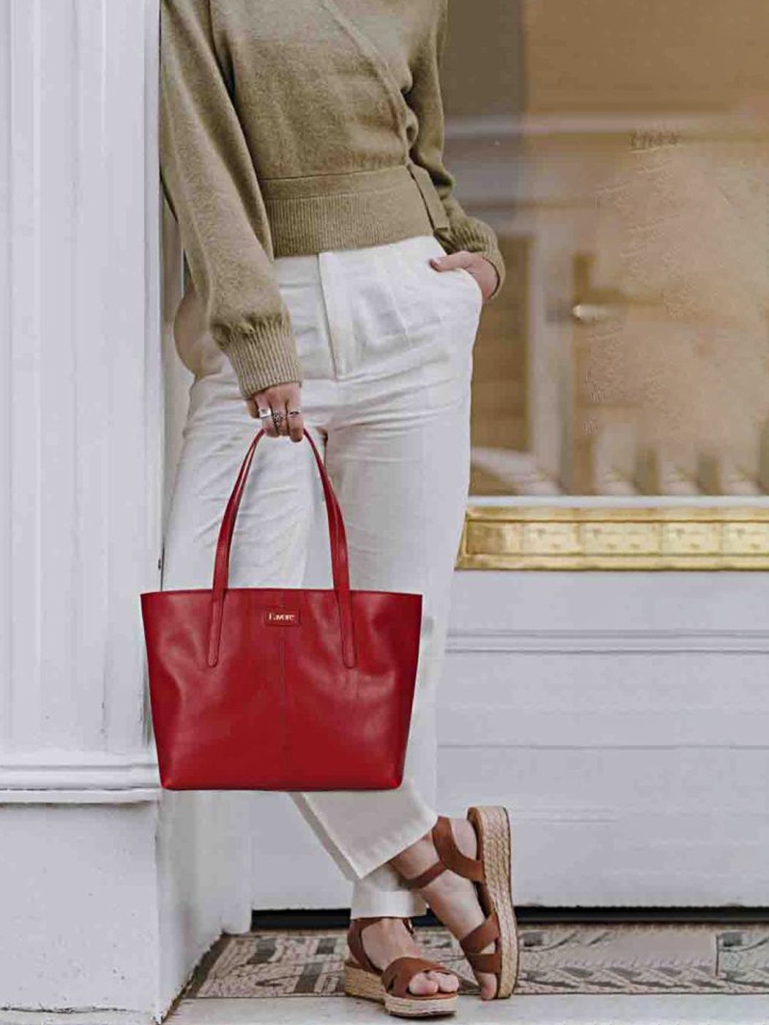 Favore Red Solid Medium Tote Handbag