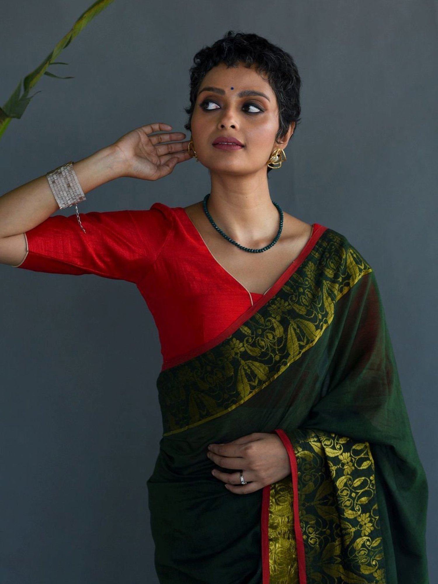 Suta Green Cotton Woven Saree Without Blouse