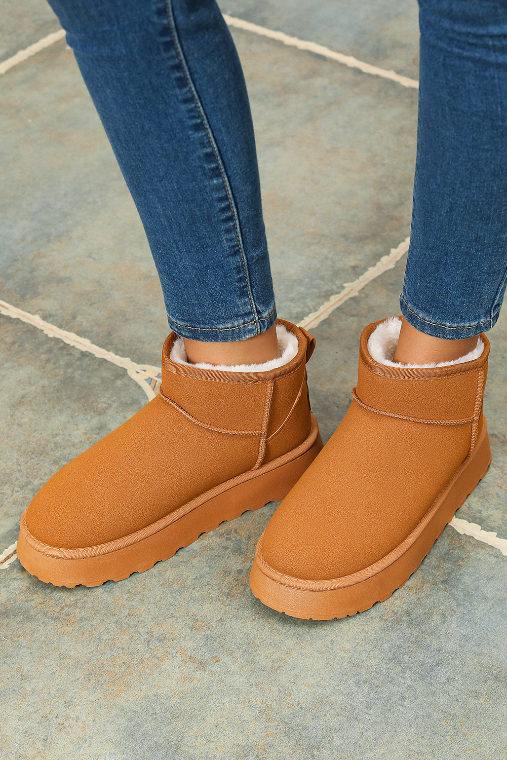 Bagatt Women's Fiona Black Chelsea Boots