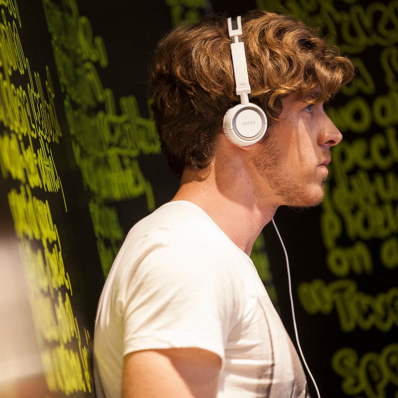 Edifier H650 Headphones - Hi-Fi On-Ear Foldable Noise-Isolating Stereo Headphone, Ultralight and Tri-fold Portable - Black White Orange Blue Violet/Purple Pink