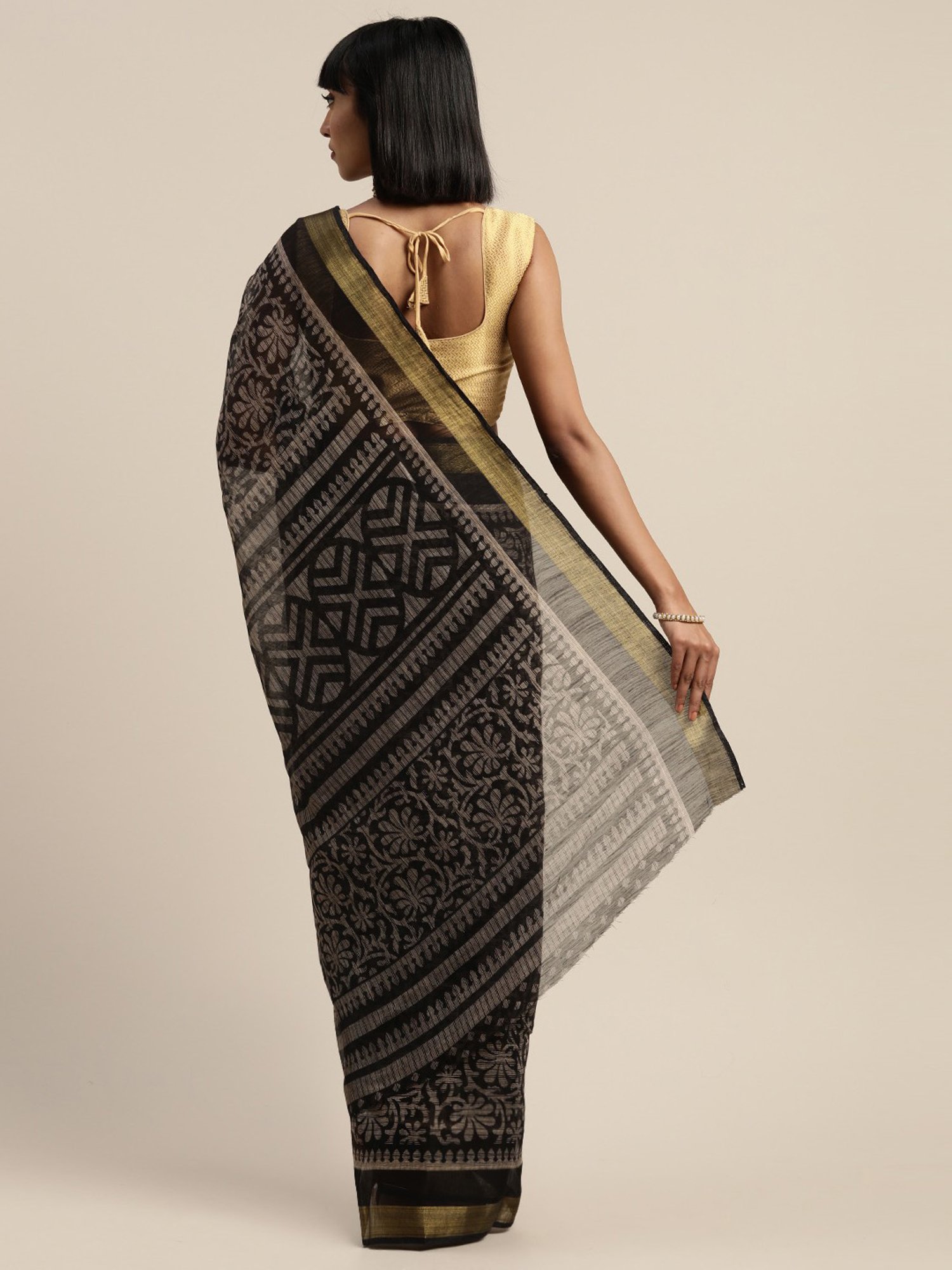 Vaamsi Black Printed Saree With Unstitched Blouse