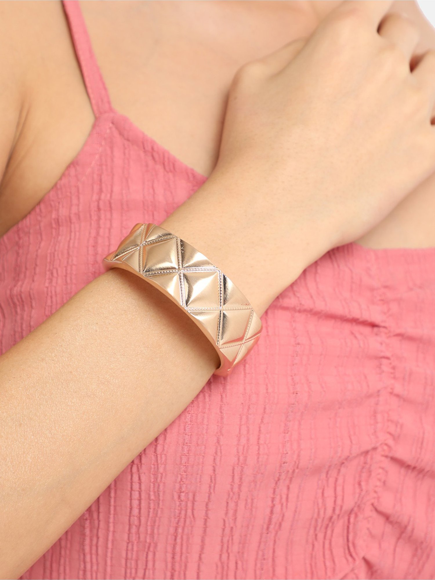 Sohi Metallic Quilt Golden Bracelet