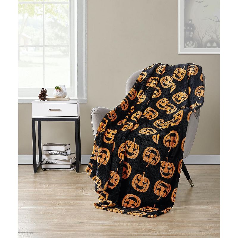 Kate Aurora Autumn Living Halloween Jack-O'-Lantern Pumpkins Orange & Black Ultra Plush Throw Blanket