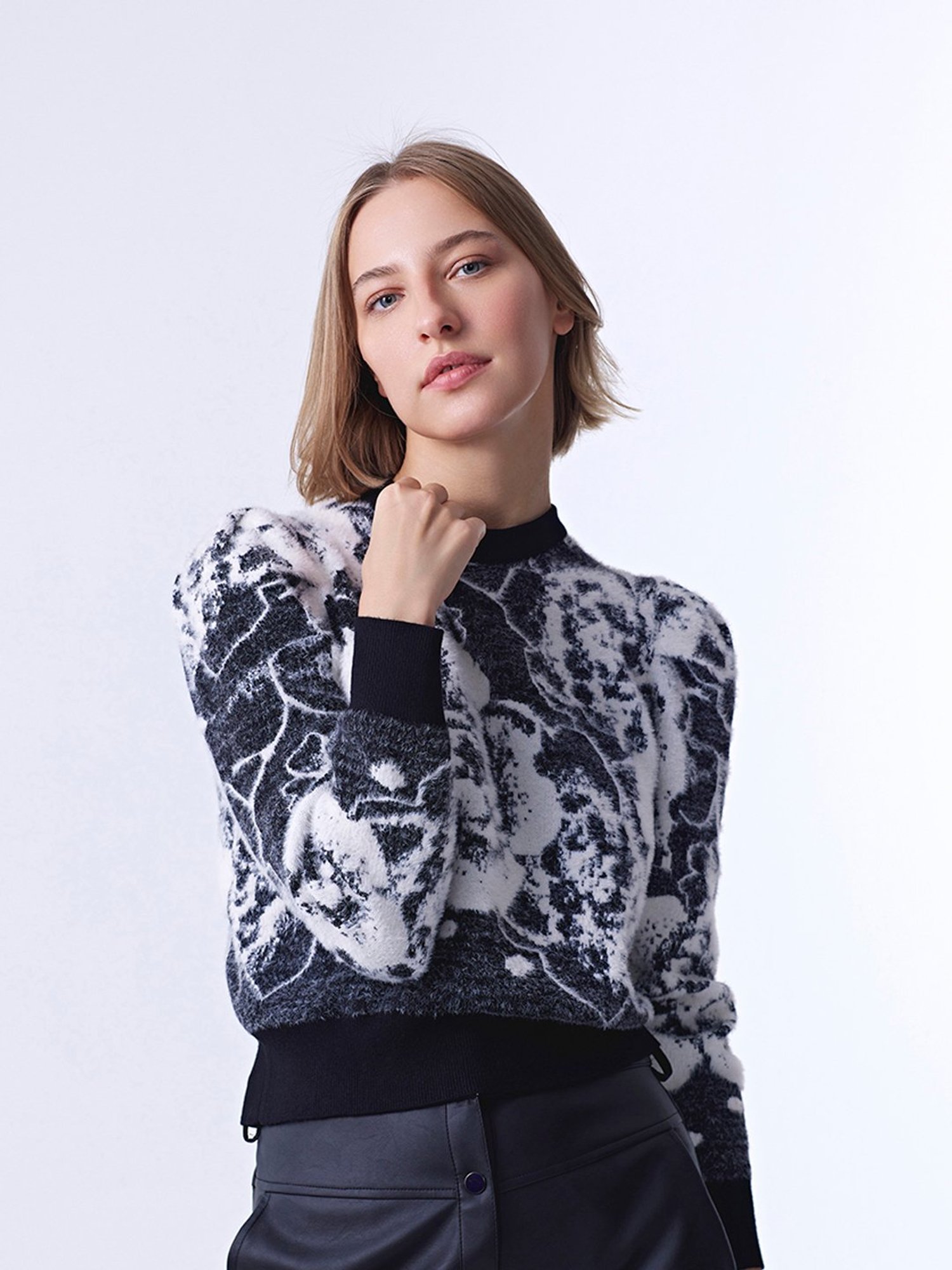 Cover Story Black & White Floral Print Sweater