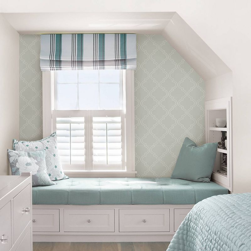 NuWallpaper Quatrefoil Peel & Stick Wallpaper Gray