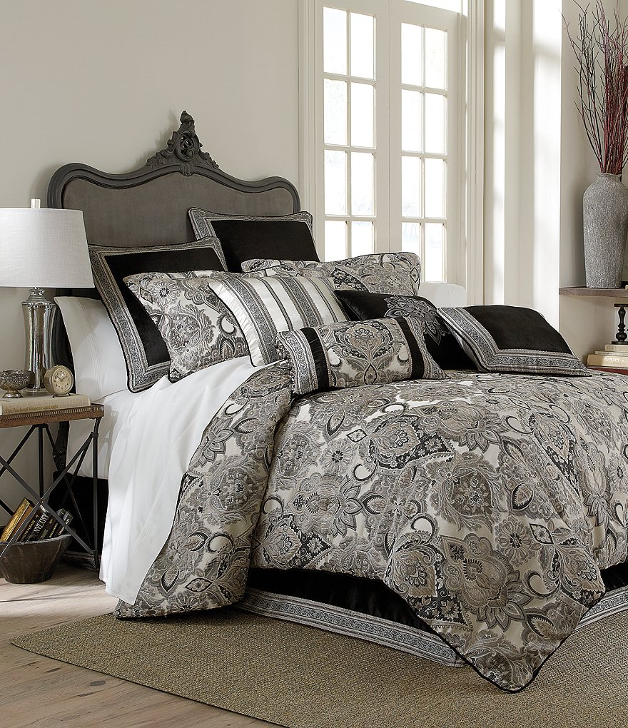 J. Queen New York Guiliana Medallion Square Pillow