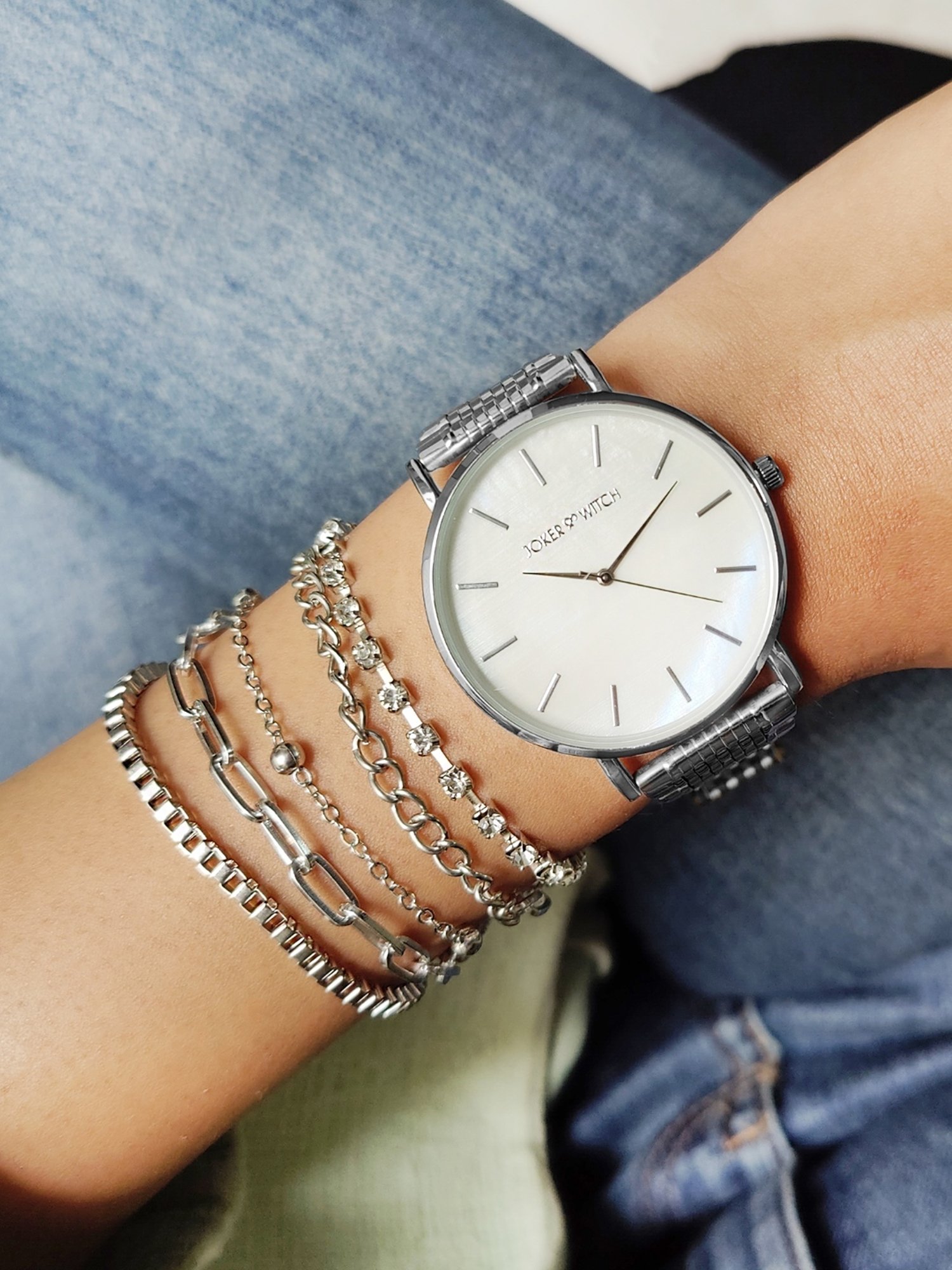 Joker & WItch JWBS418 Analog Watch for Women With Bracelet