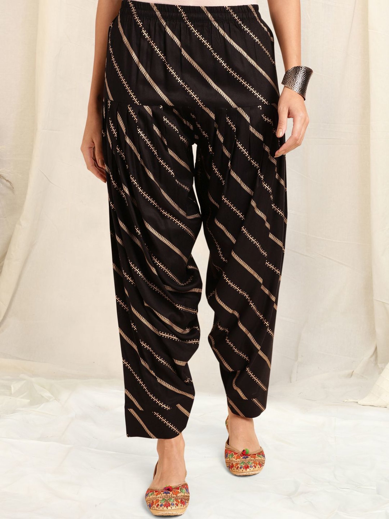 MIRCHI FASHION Black Printed Kurta Salwar Set