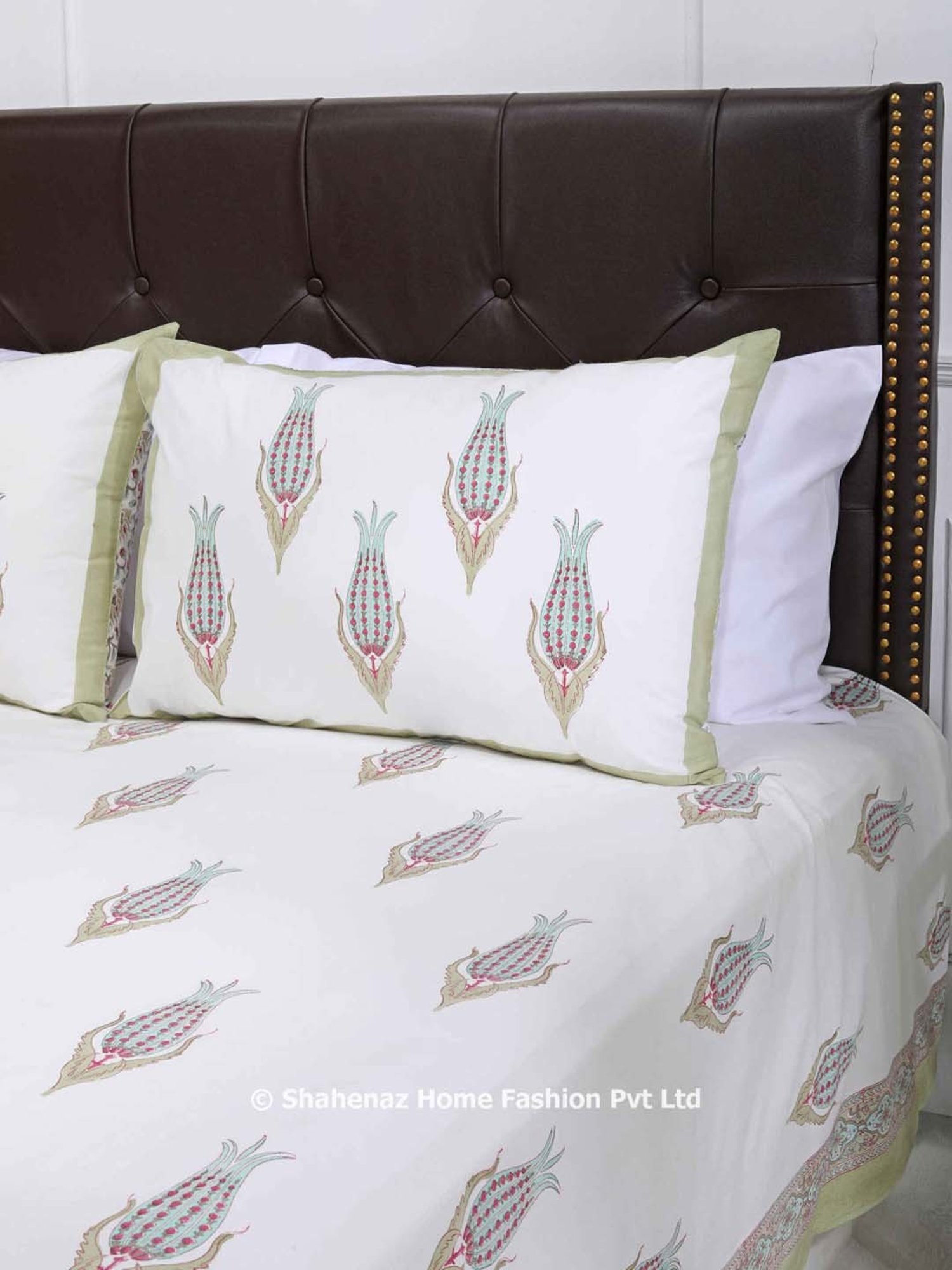 Shahenaz Green 220 TC Cotton Zador Double Bedsheet with 2 Pillow Covers