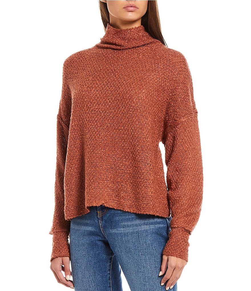 GB Round Neck Fuzzy Eyelash Sweater