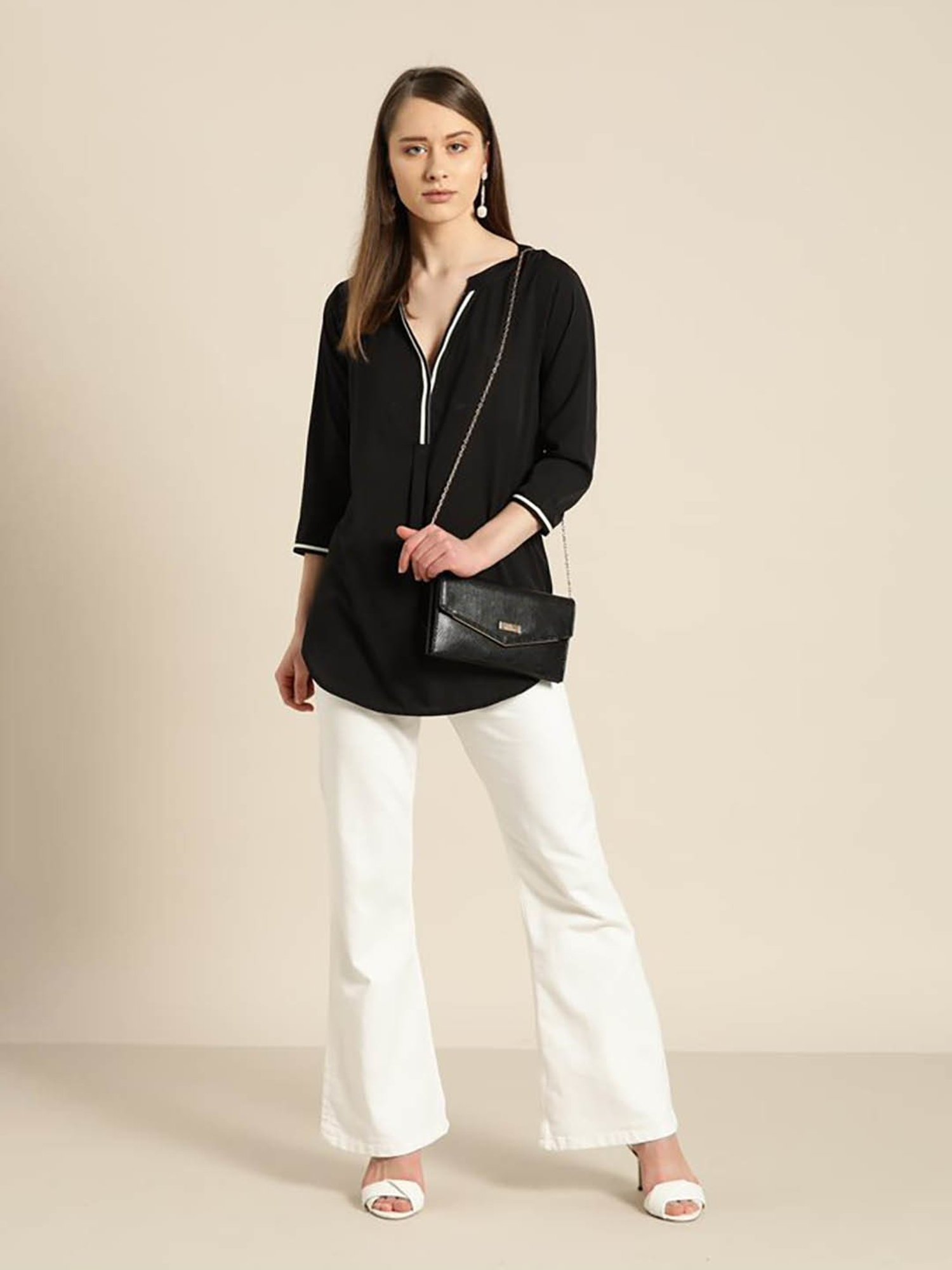 Qurvii Black Regular Fit Top