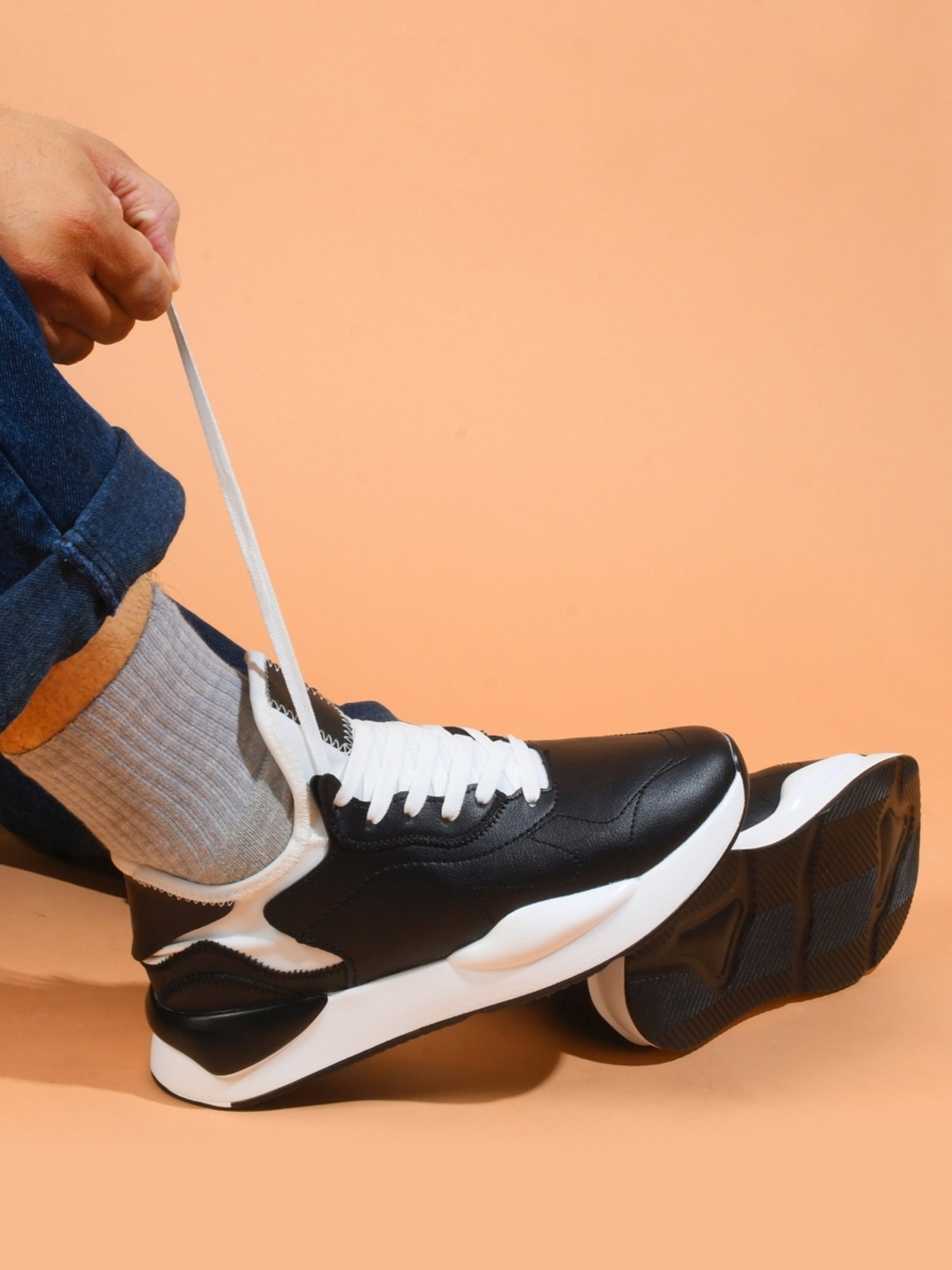 The White Pole Men's Black Casual Sneakers