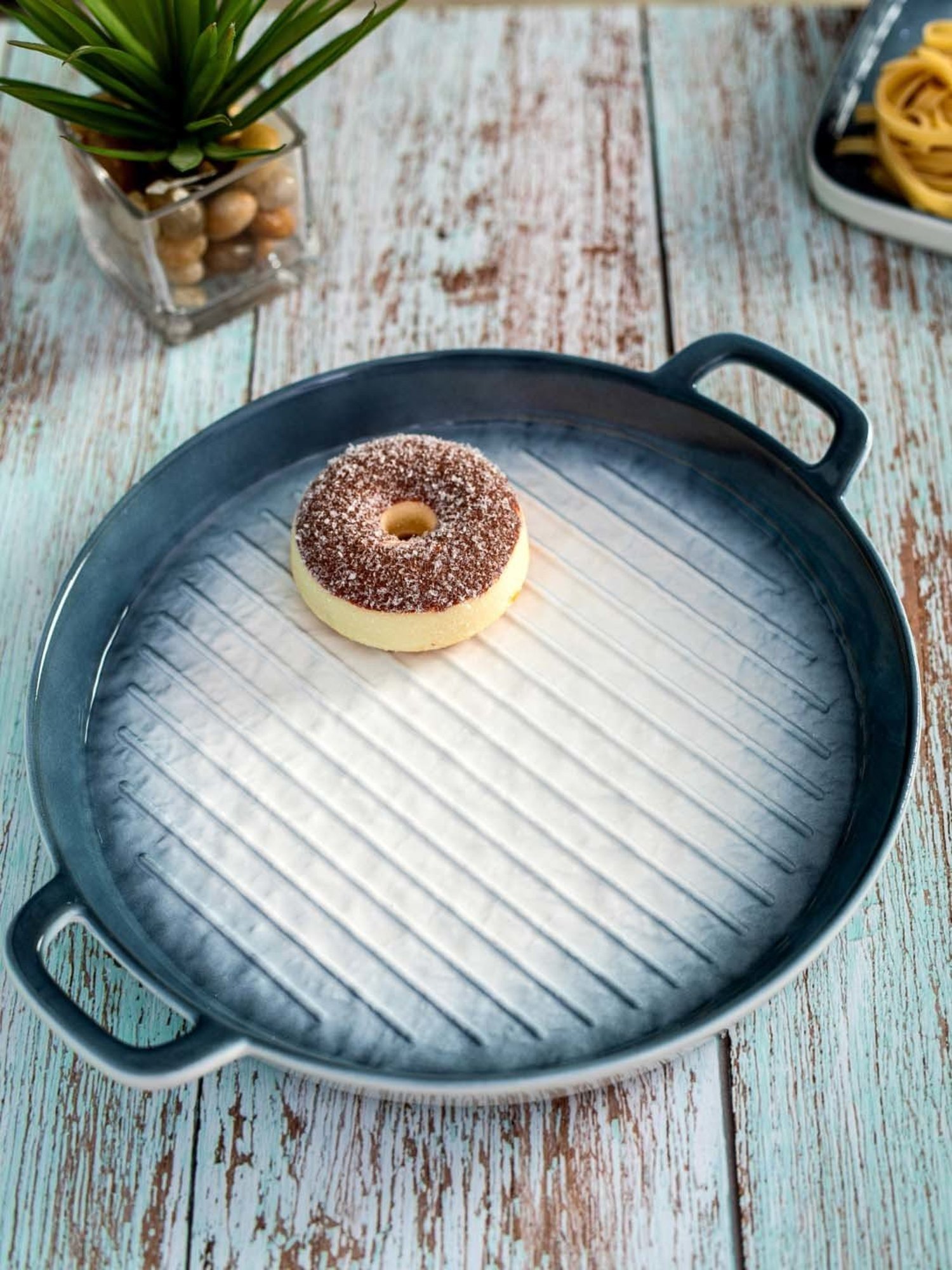 White Gold White & Blue Porcelain Round Serving Platter With Handle