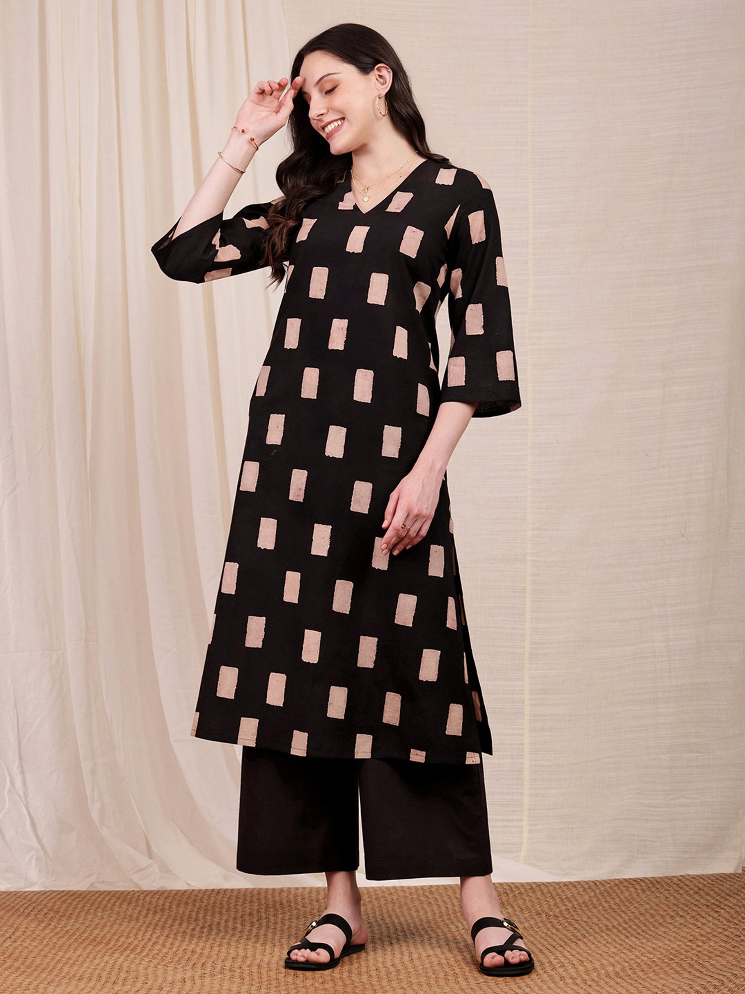 Pink Fort Black & Beige Cotton Printed Kurta With Pants