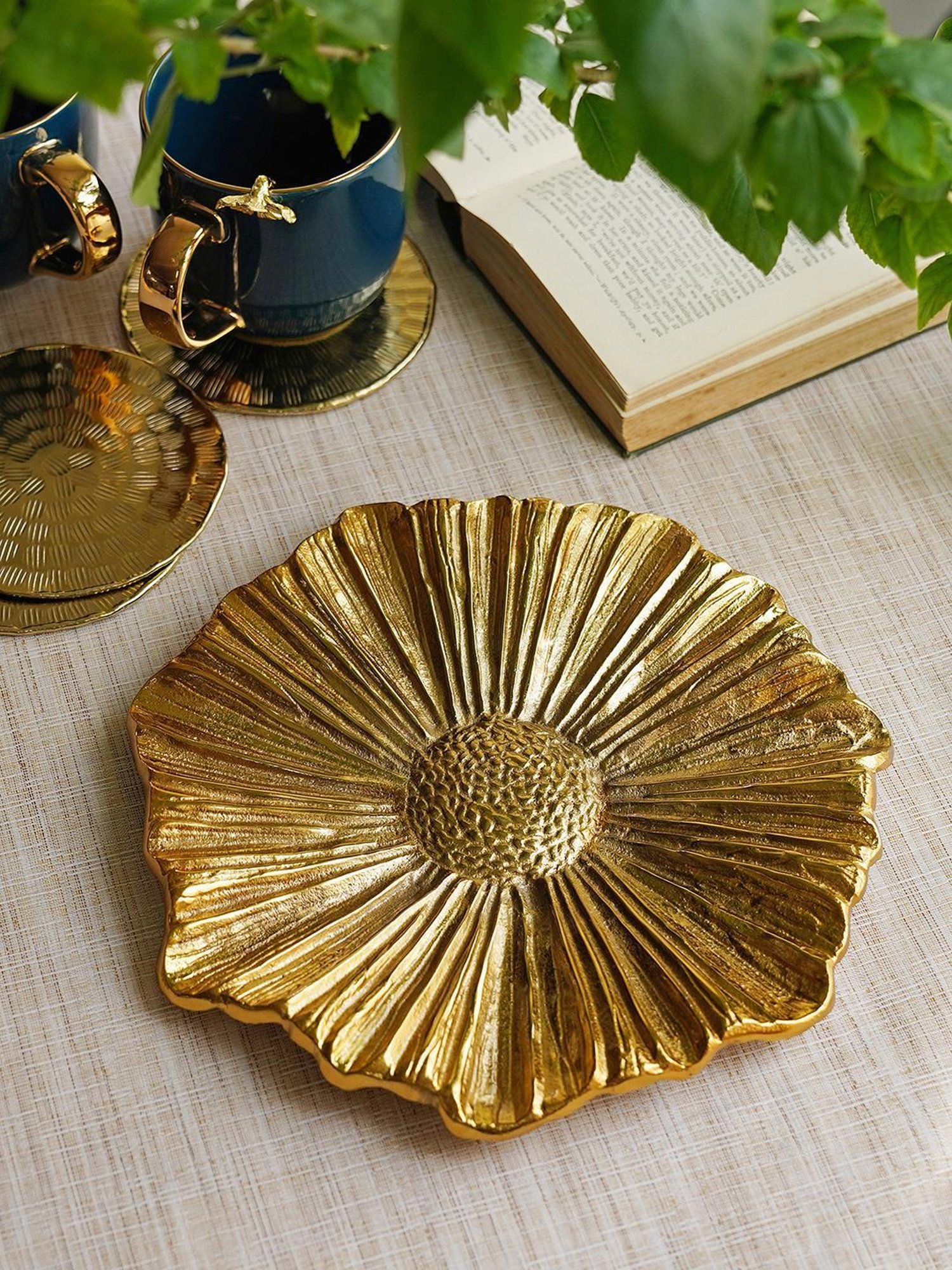 Pure Home and Living Gold Aluminium Textured Decorative Platters
