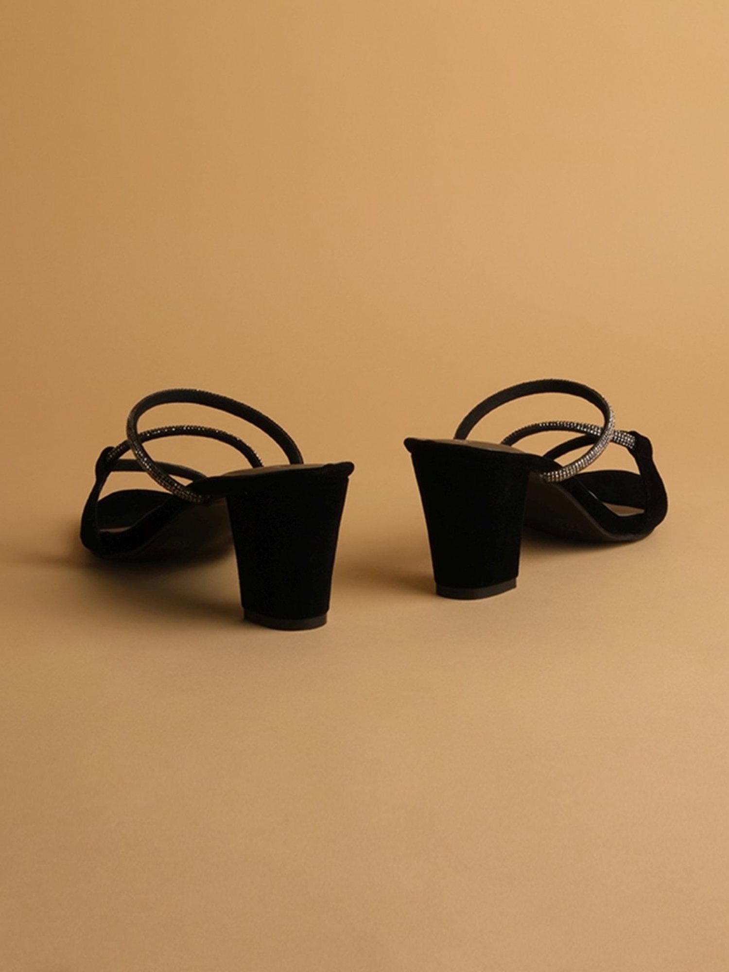 Eridani Women's Octavia Black Casual Sandals