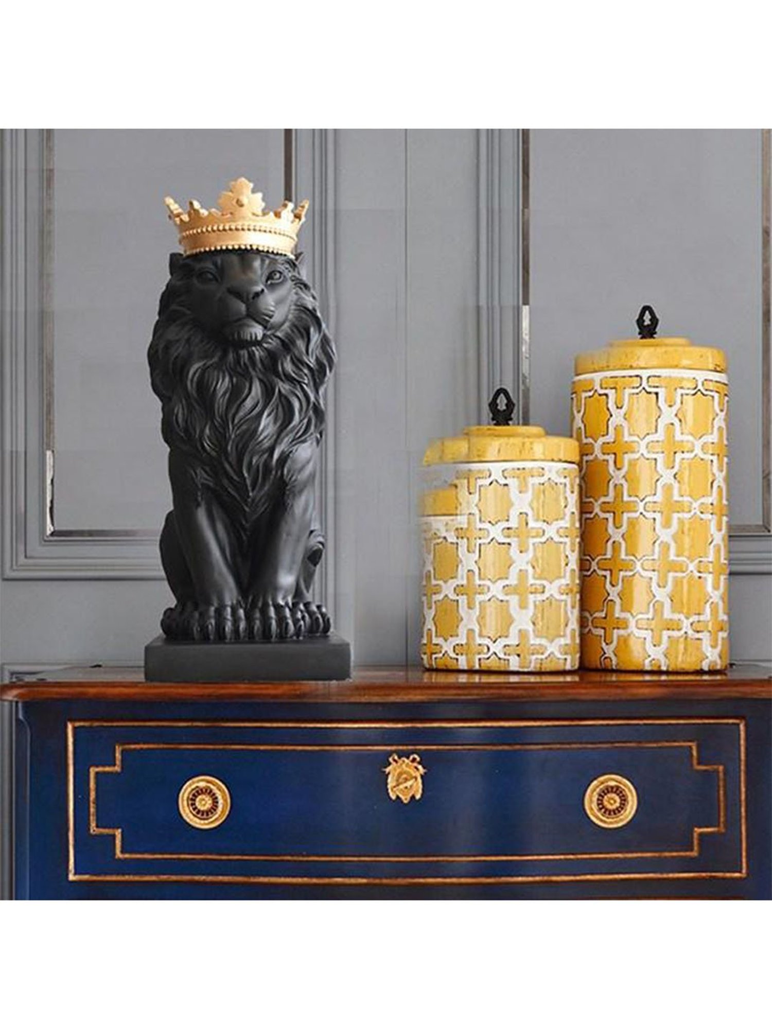 The Artment Black Resin Nordic Minimalist Regal Lion