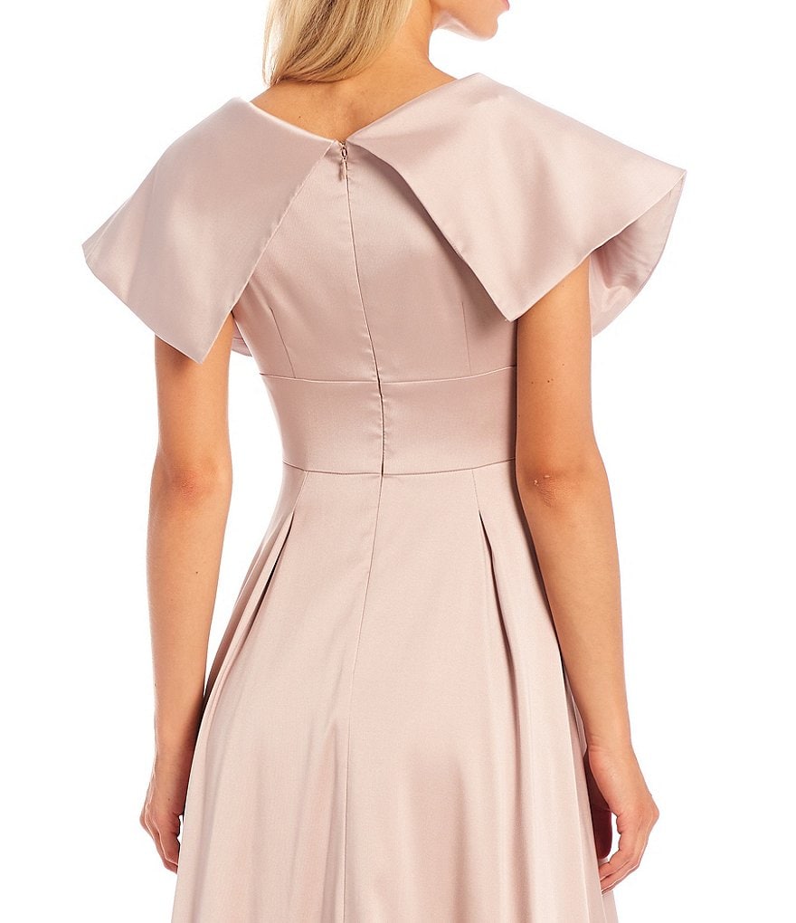 Aidan Mattox Portrait V-Neck Collar Short Sleeve Ball Gown