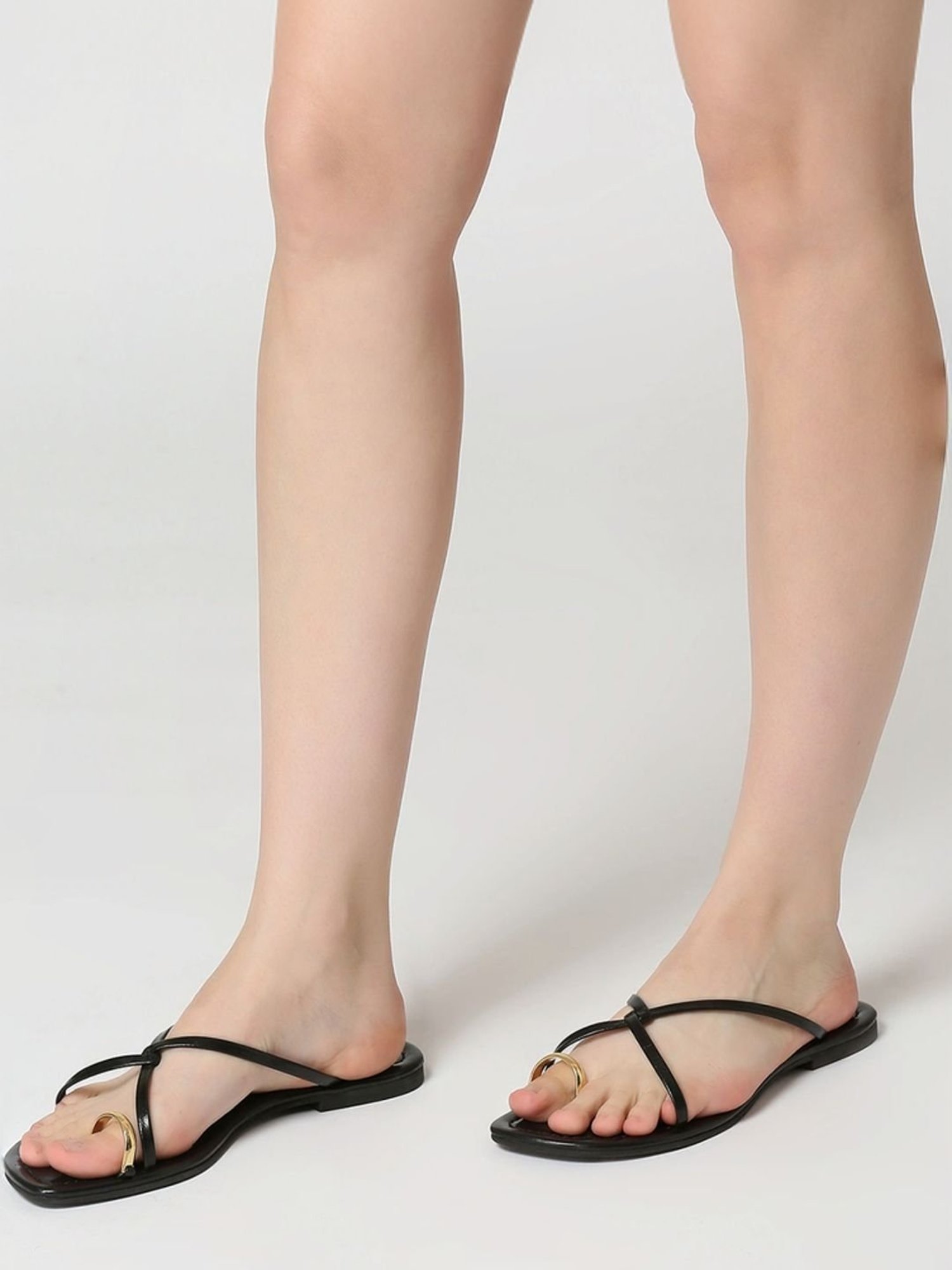 Tao Paris Women's Rihana Black Toe Ring Sandals