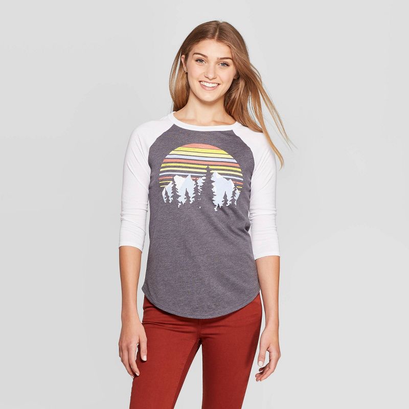 Women's 3/4 Sleeve Crewneck Mountain Graphic T-Shirt - Modern Lux Gray XS
