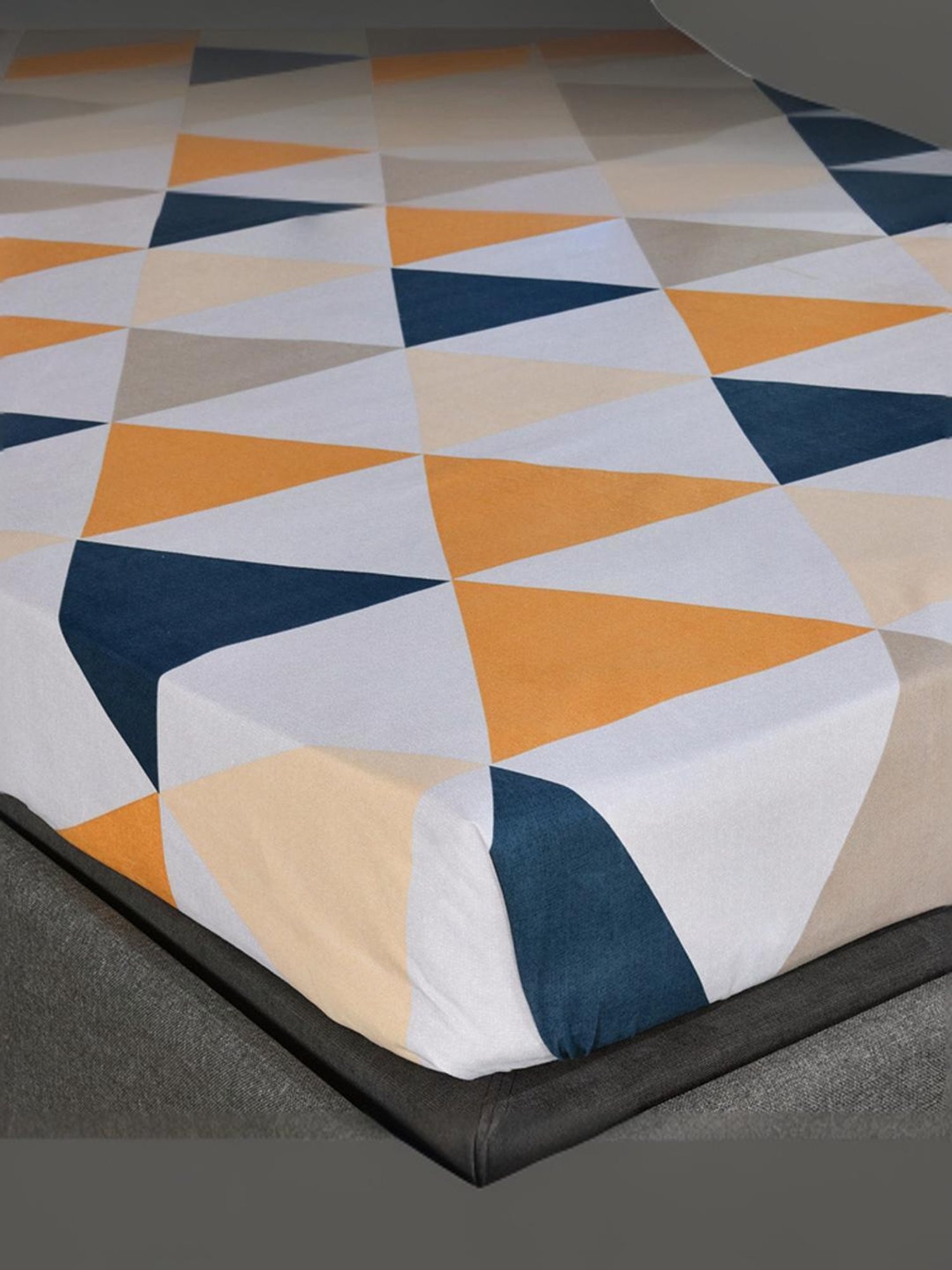 @Home Aurora Multicolor 130 GSM Polyester Double Bedsheet with 2 Pillow Covers