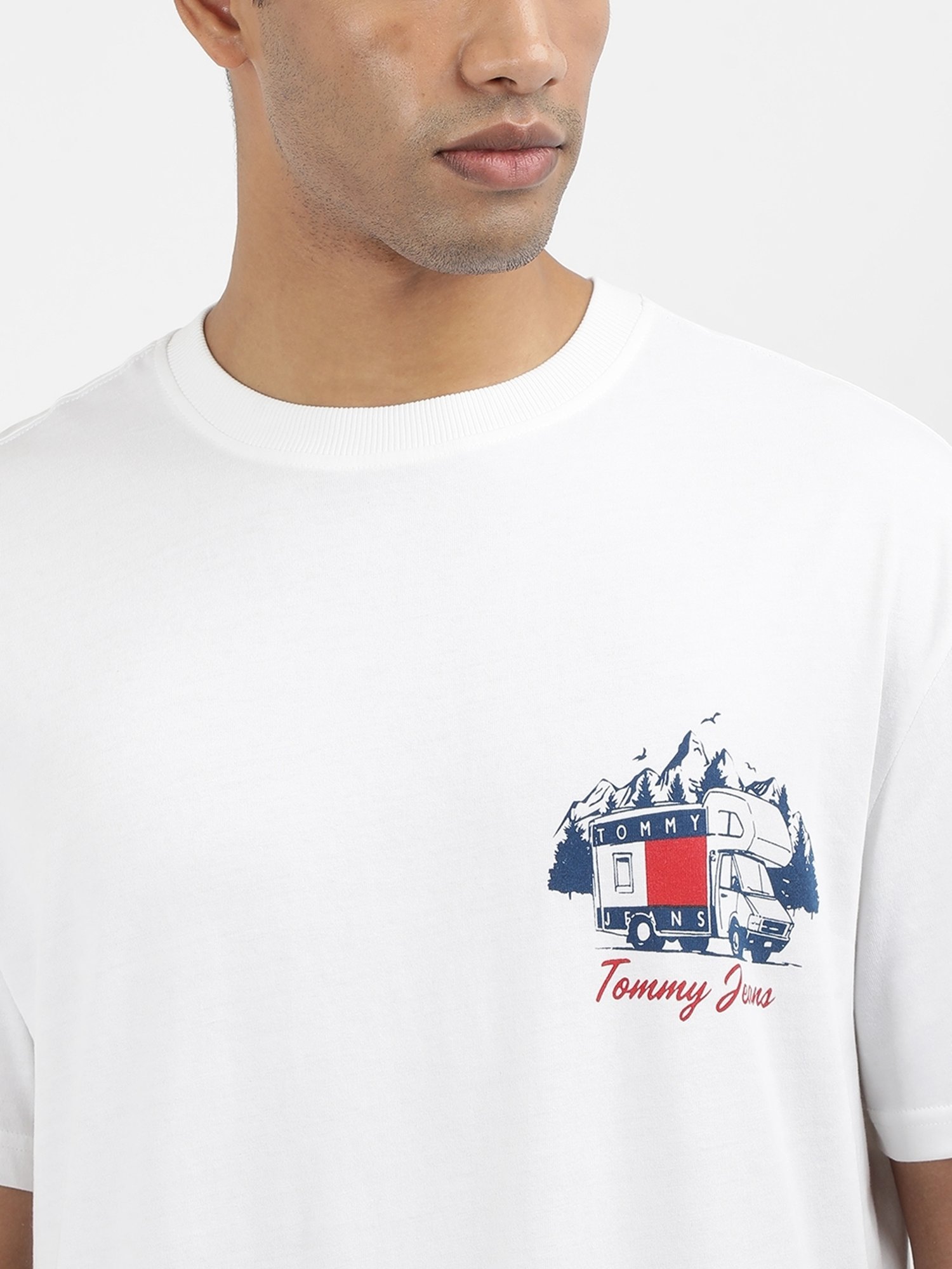 Tommy Hilfiger White Cotton Regular Fit Graphic T-Shirt