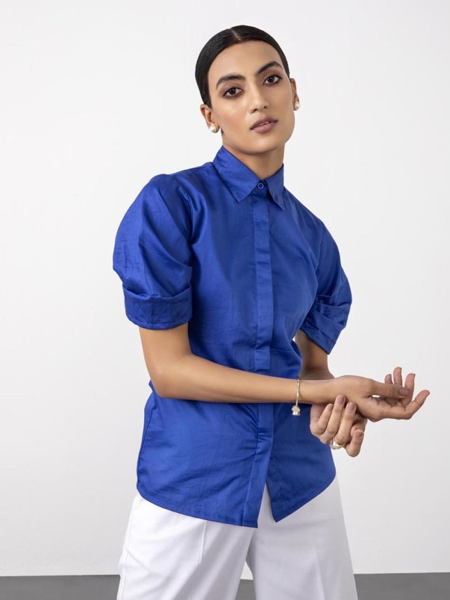Qua Cobalt Blue Ruched Sleeved Shirt