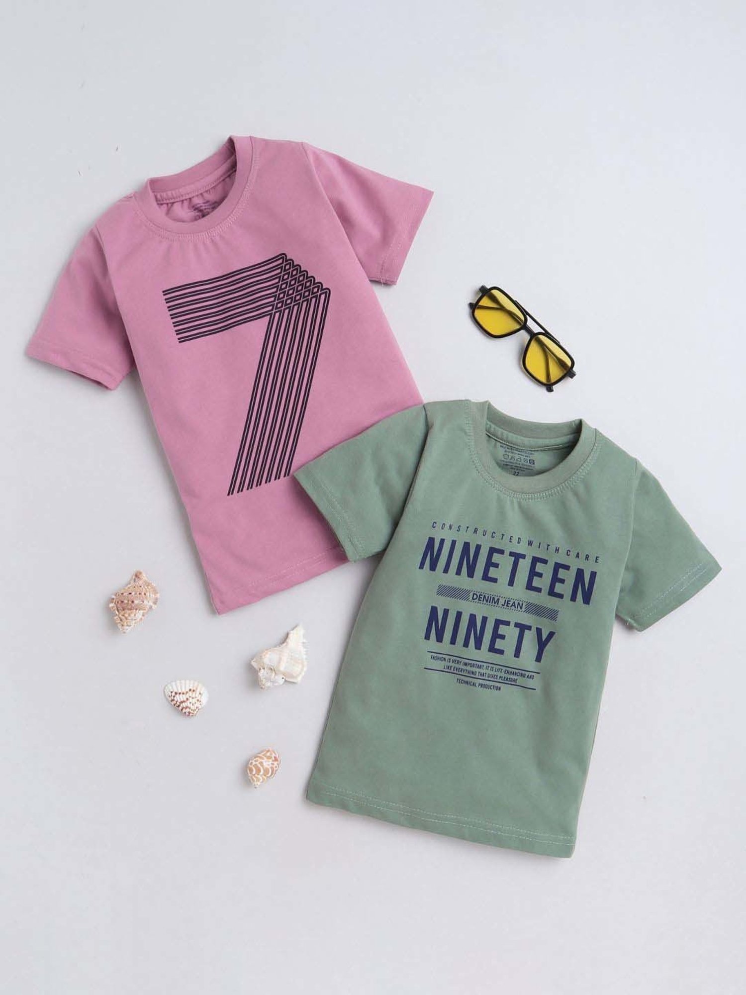 Fourfolds Unisex Green & Pink Printed T-Shirt