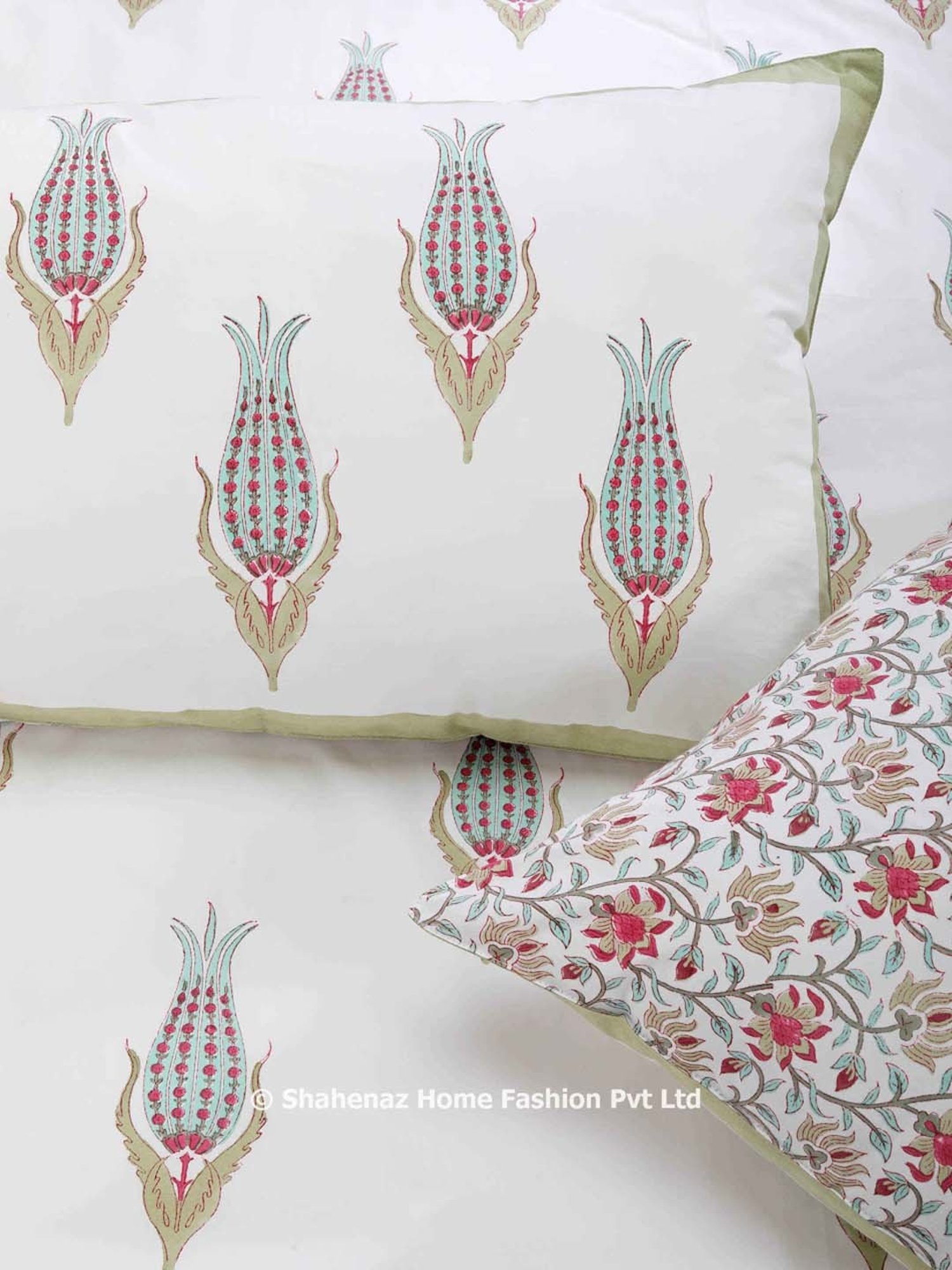 Shahenaz Green 220 TC Cotton Zador Double Bedsheet with 2 Pillow Covers