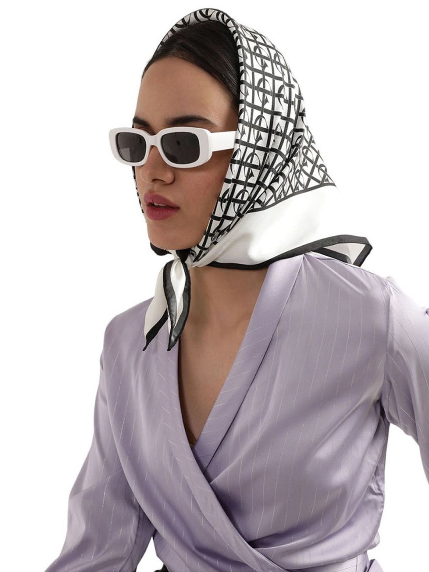 Gant White Logo Scarf (Medium)