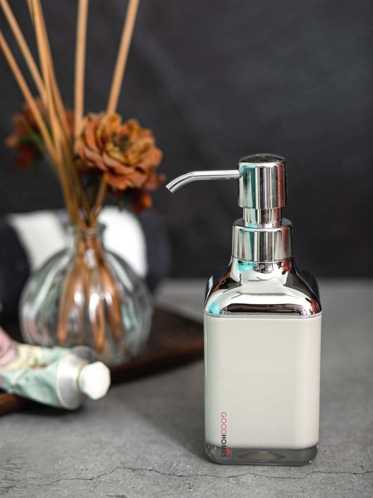 Goodhomes Acrylic White Acrylic Soap Dispenser (0.32 L)