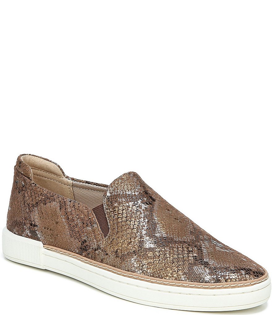 Trotters Kiera Suede Kitten Heel Pumps