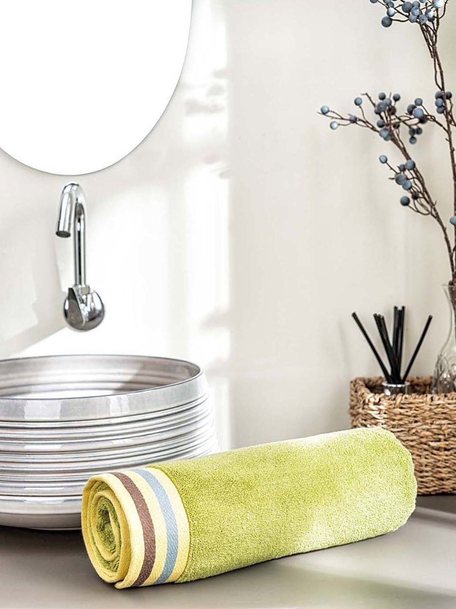 DDECOR Live beautiful Green & Yellow Cotton 500 GSM Bath Towel - Set of 1