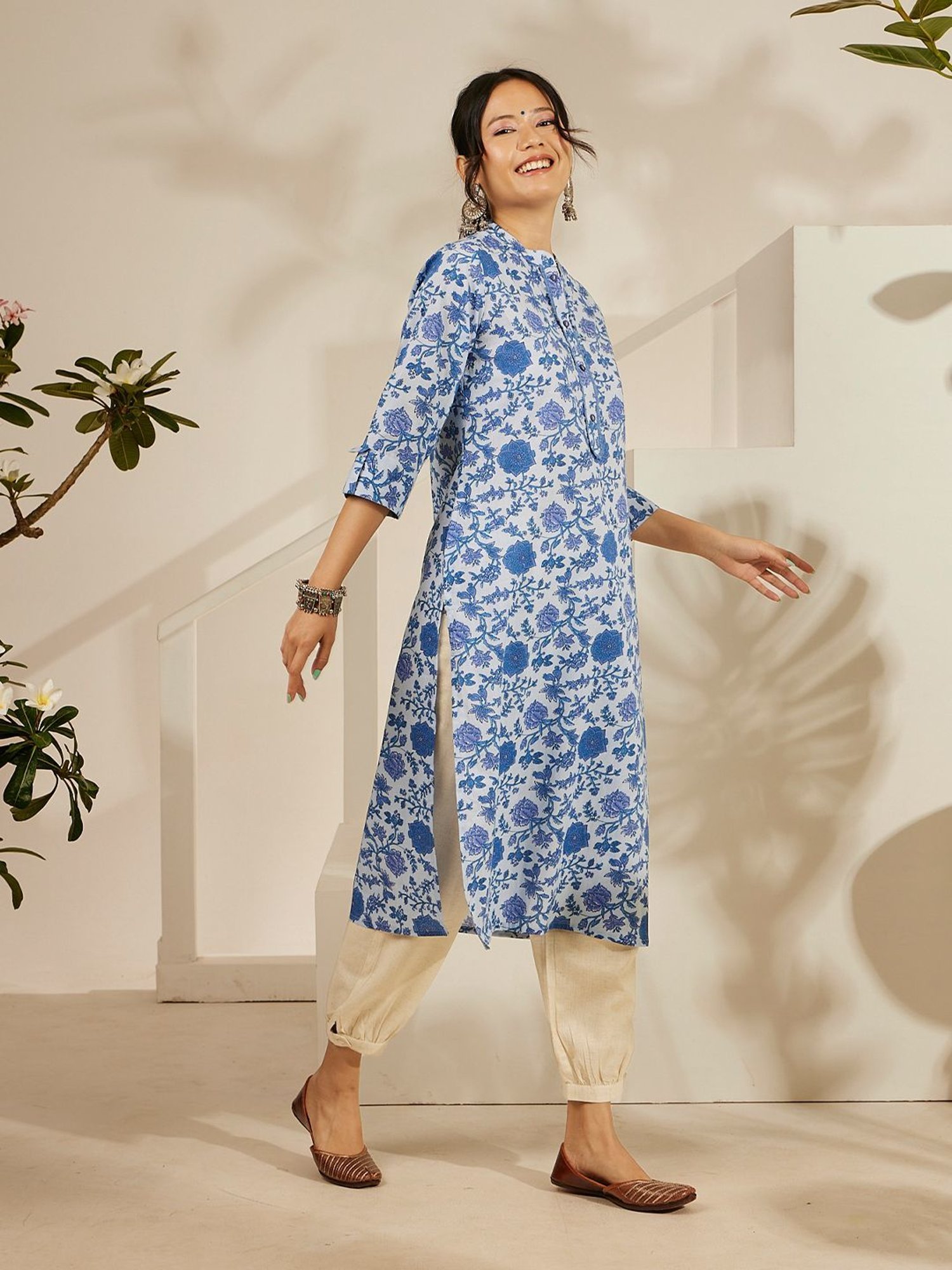 Daali Blue Cambric Mandarin Collar 3/4 Sleeves Basics Kurta with Two Pockets
