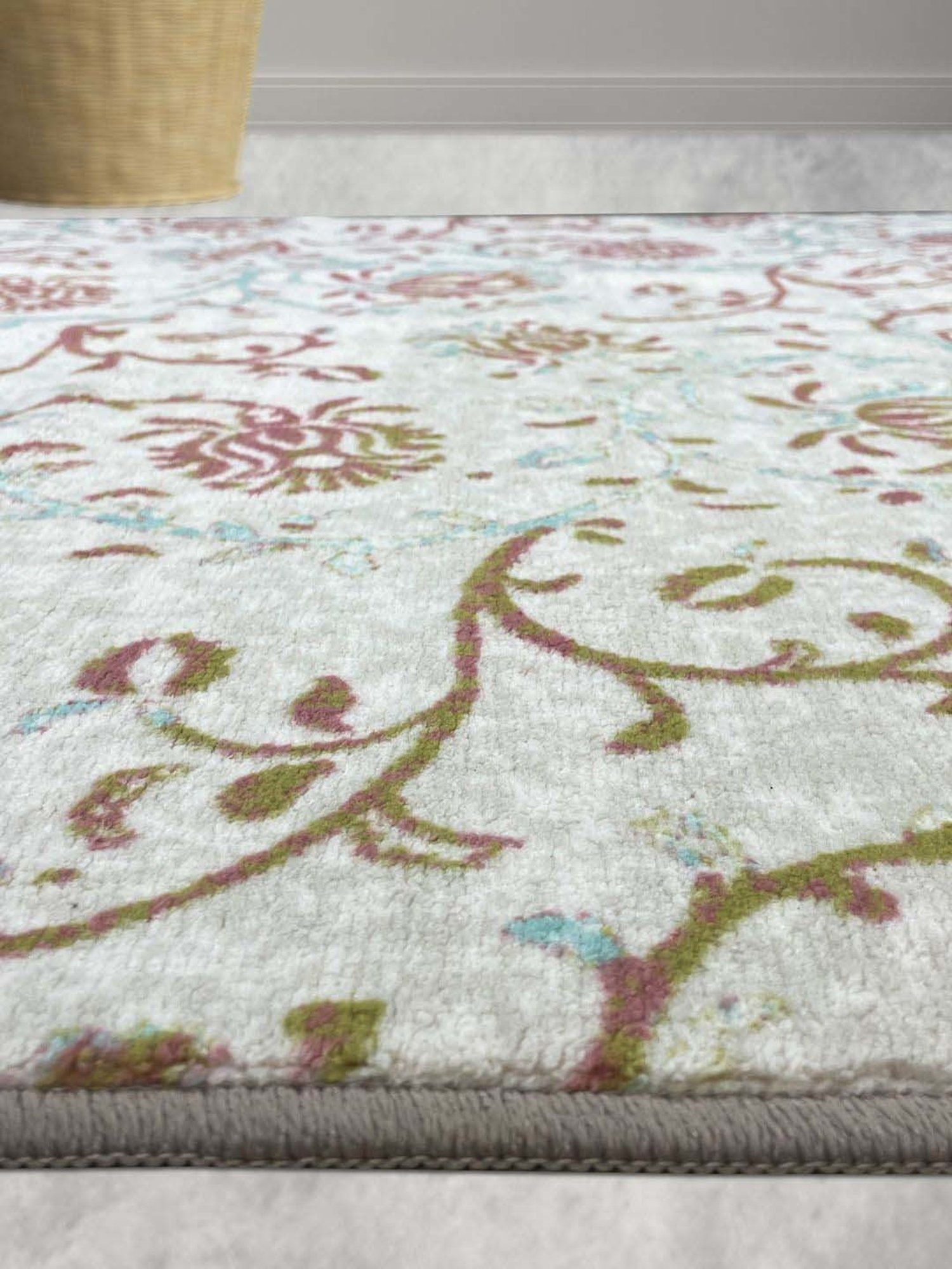 Welspun Blissful Beige Polyester 400 GSM Anti Skid Carpet