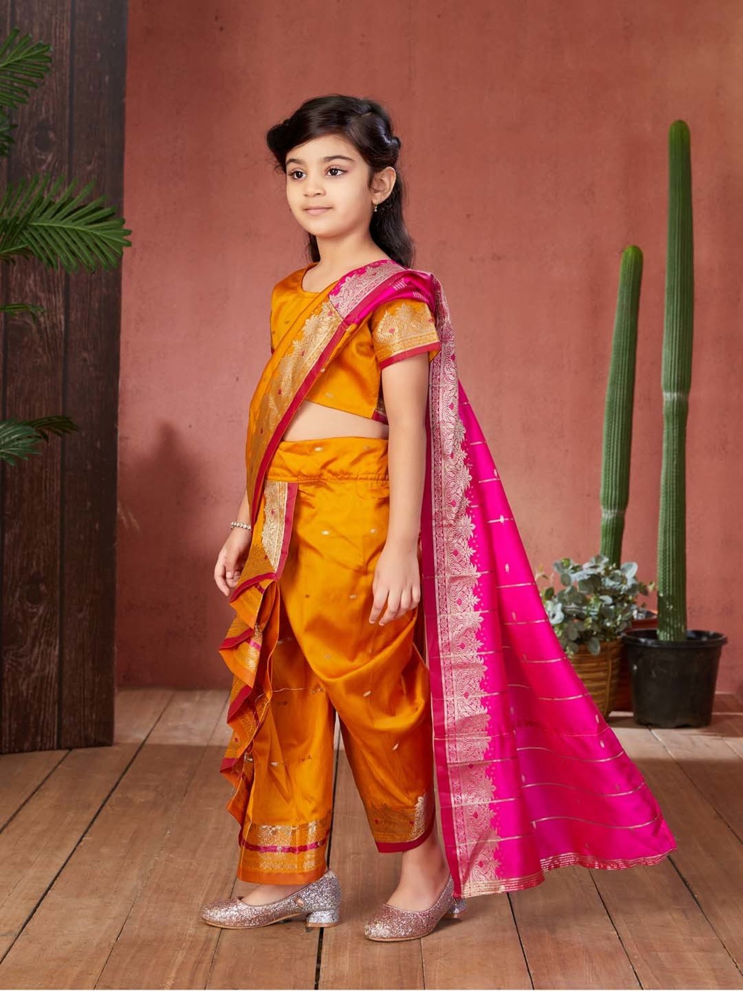 LilPicks Kids Green & White Regular Fit Saree