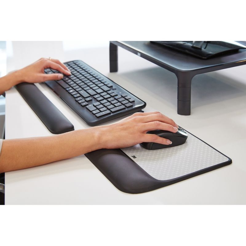 3M Precise Mouse Pad with Gel Wrist Rest - 0.7" x 8.5" x 9" Dimension - Black - Gel
