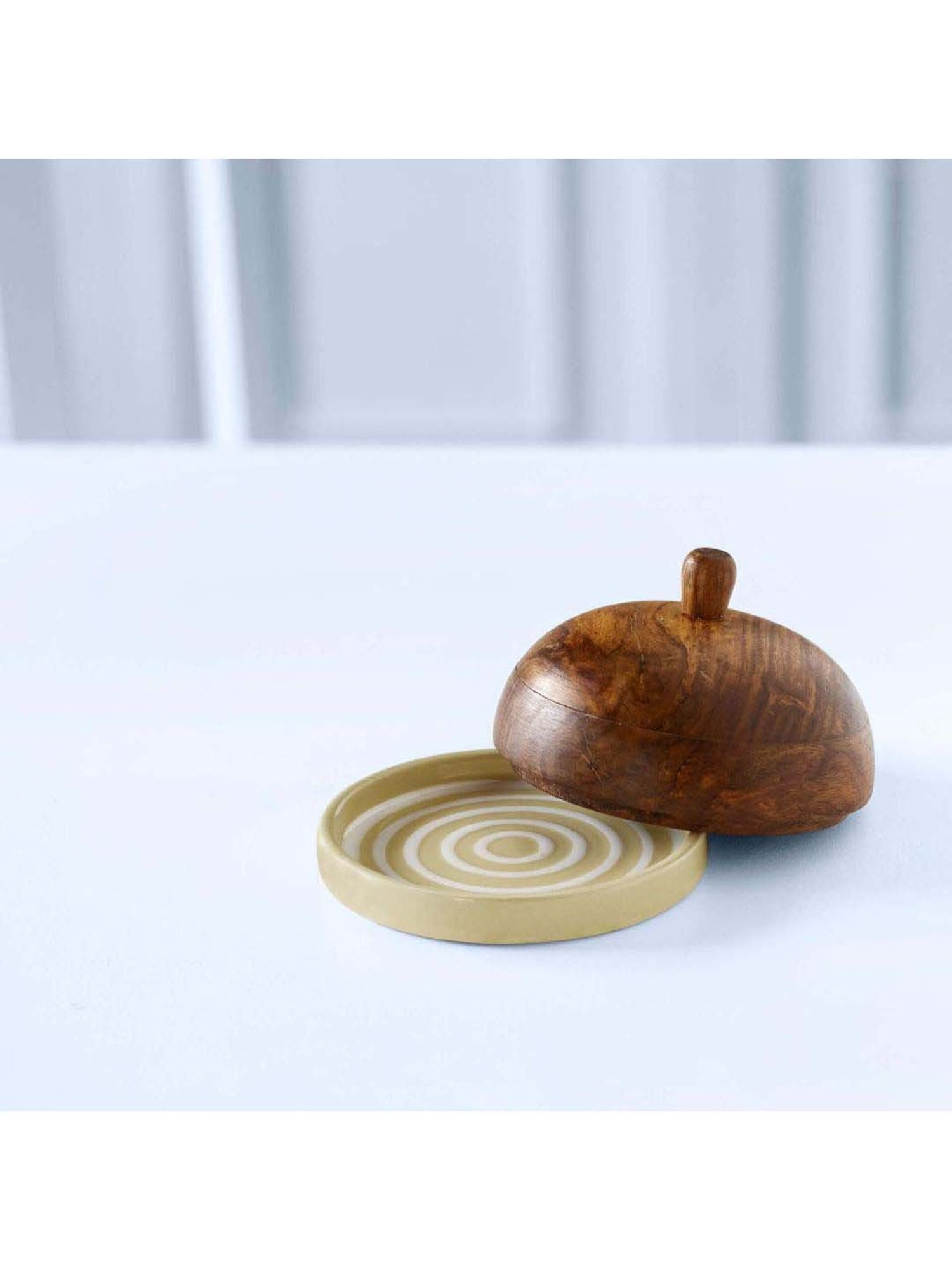 ellementry Beige Ceramic Butter Dish with Lid - Set of 1