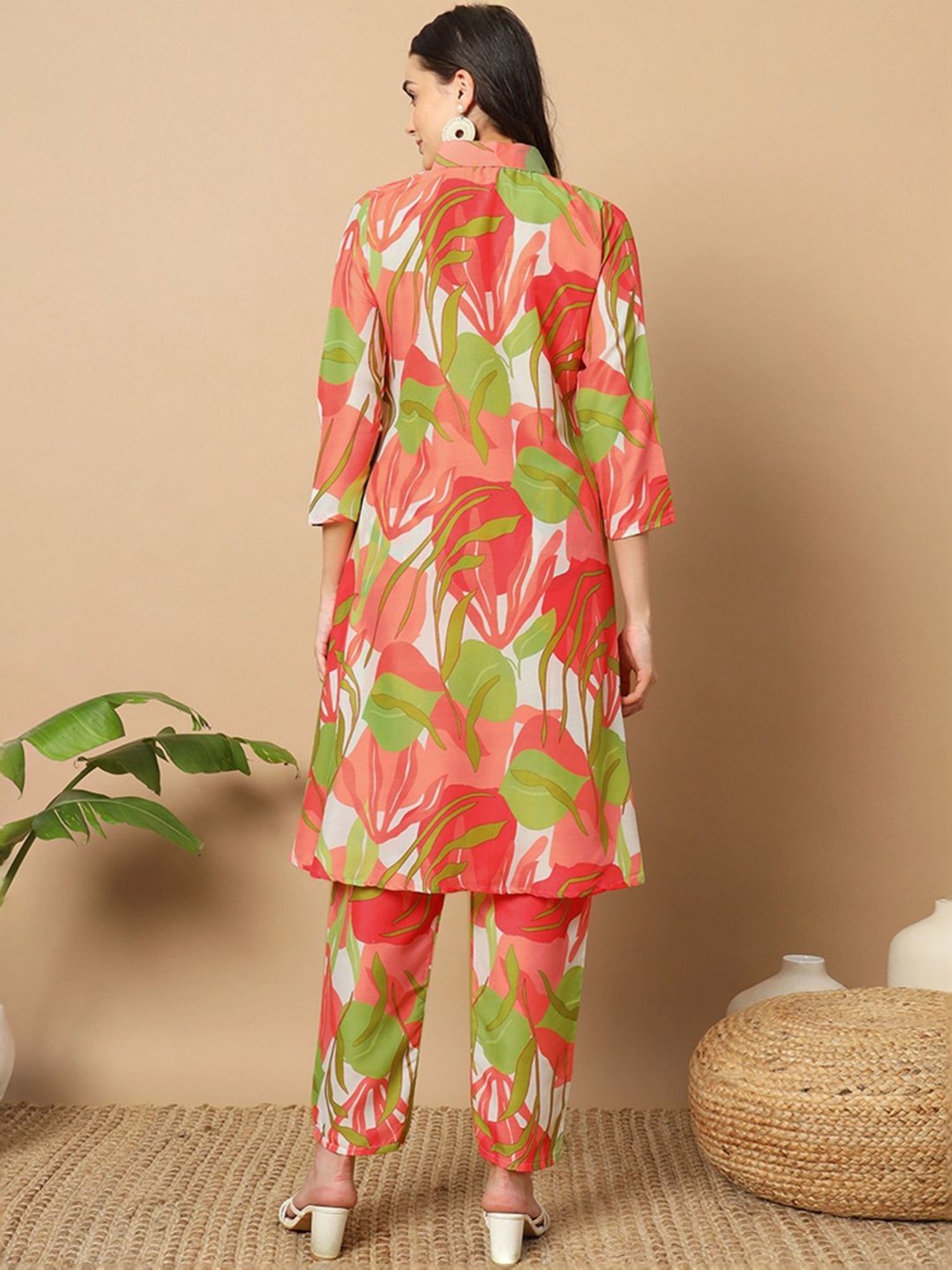 Skylee Multicolored Printed Kurta Pant Set