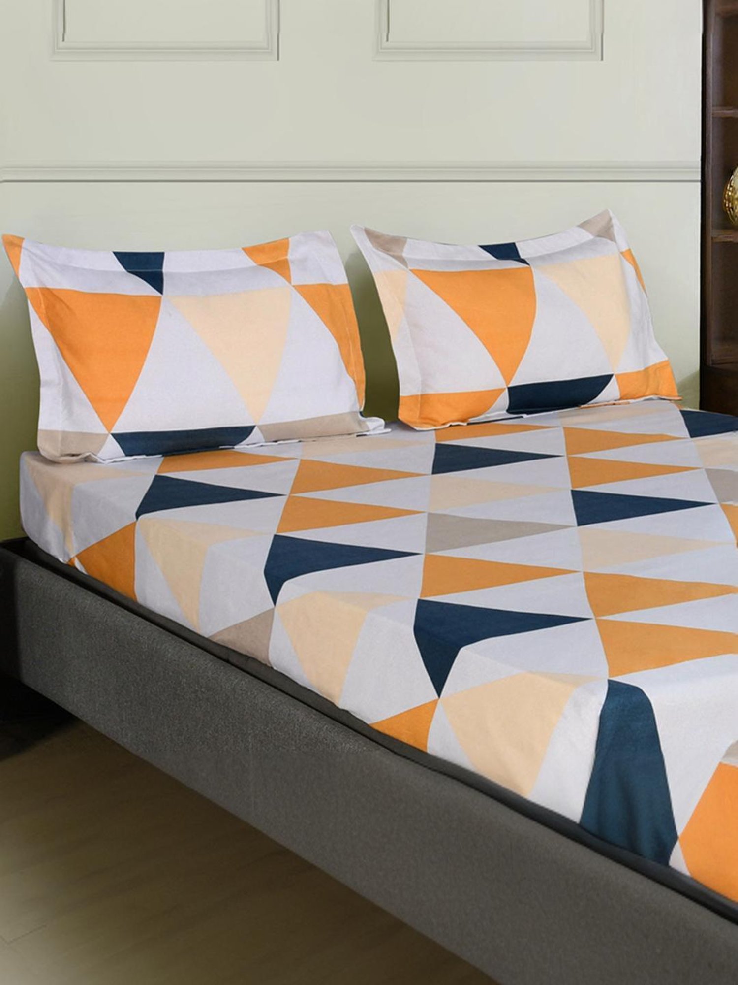 @Home Aurora Multicolor 130 GSM Polyester Double Bedsheet with 2 Pillow Covers